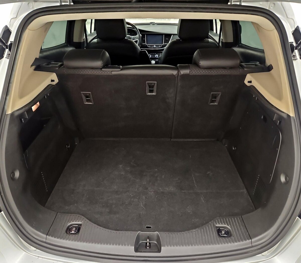Trunk/Cargo (Seats Up)