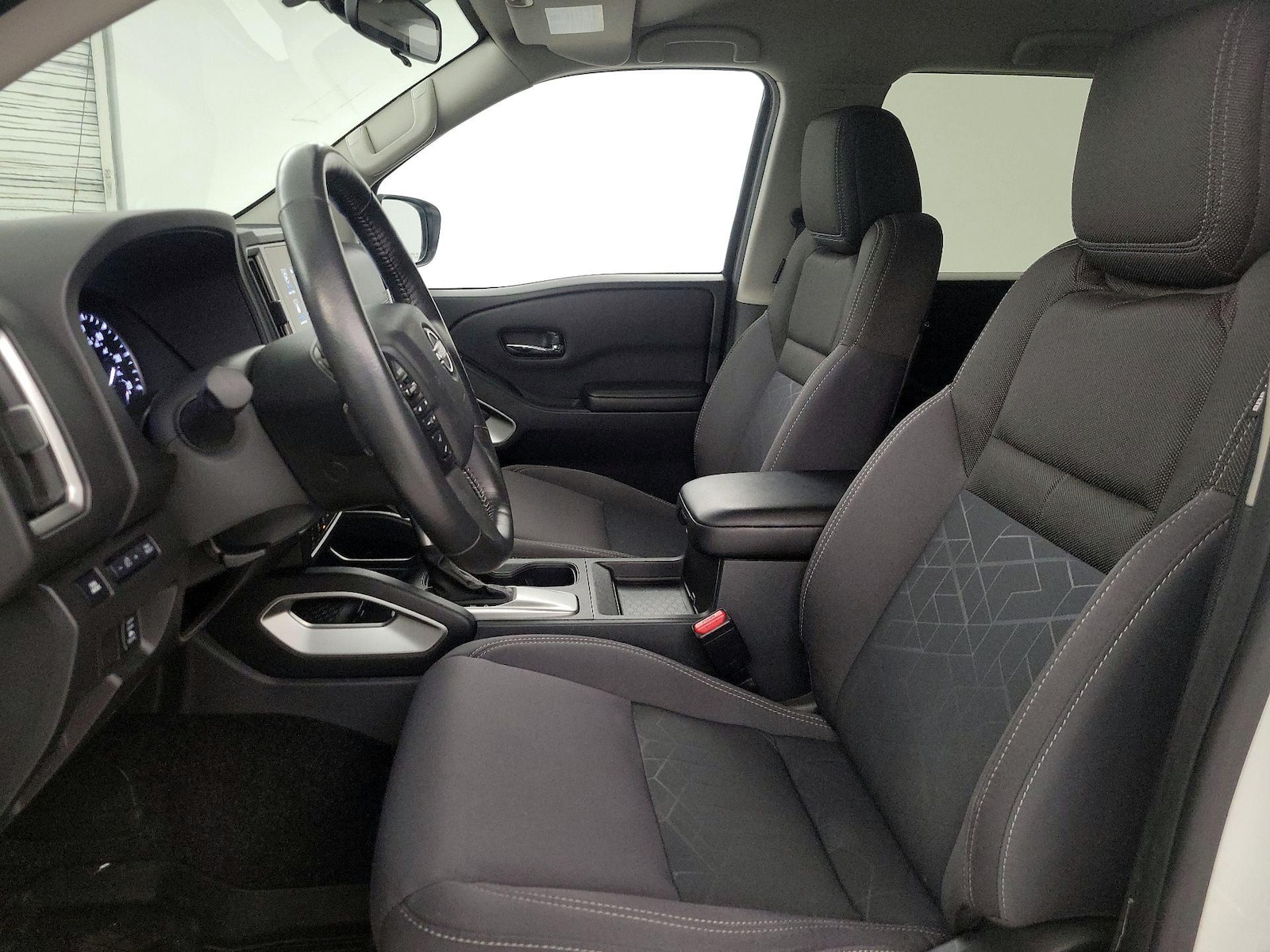 2025 Nissan Frontier SV - Photo 12