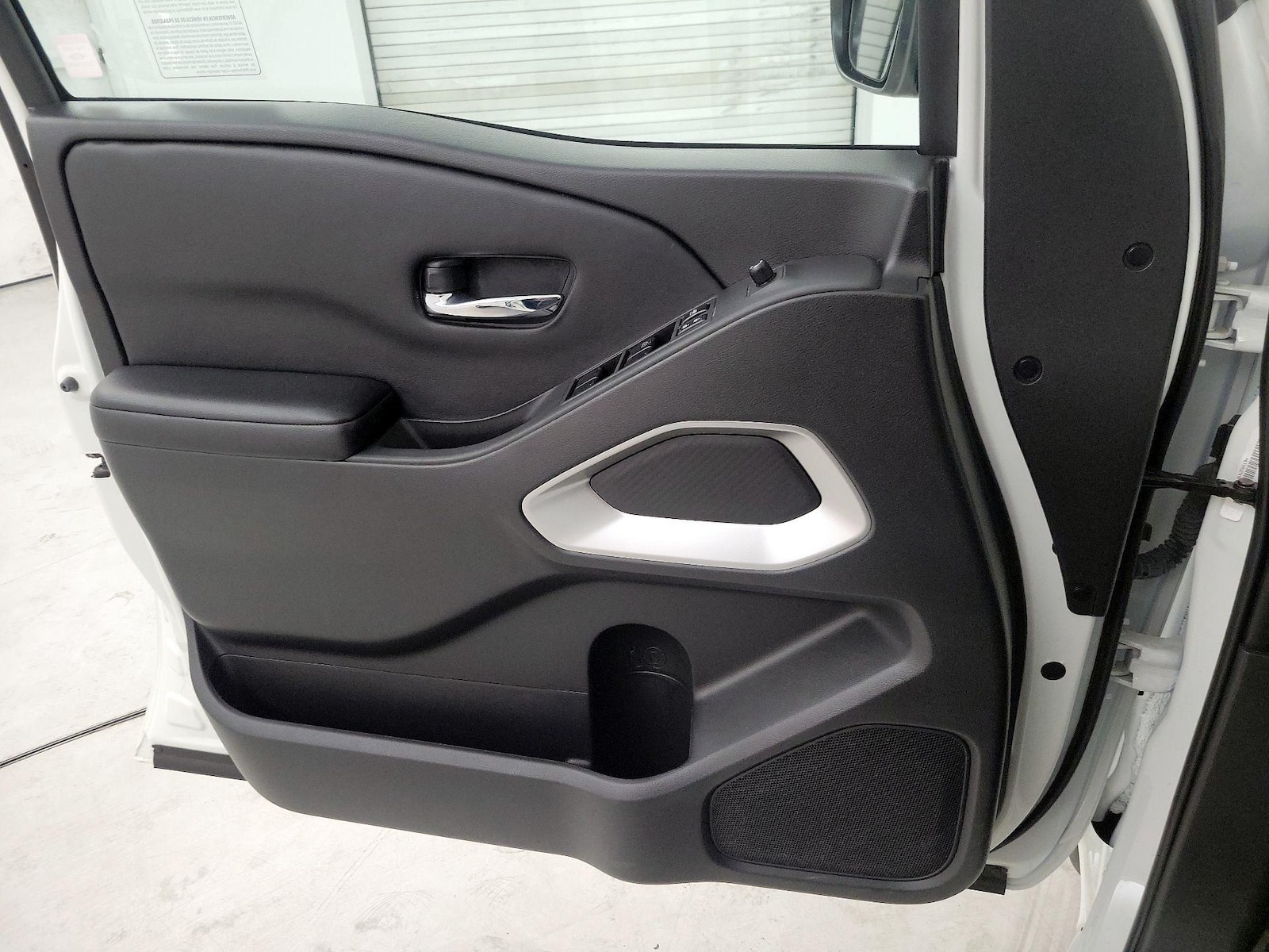 2025 Nissan Frontier SV - Photo 13