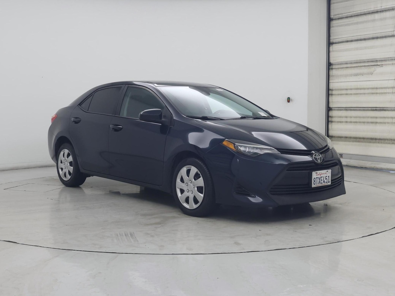 2018 Toyota Corolla LE - Photo 2