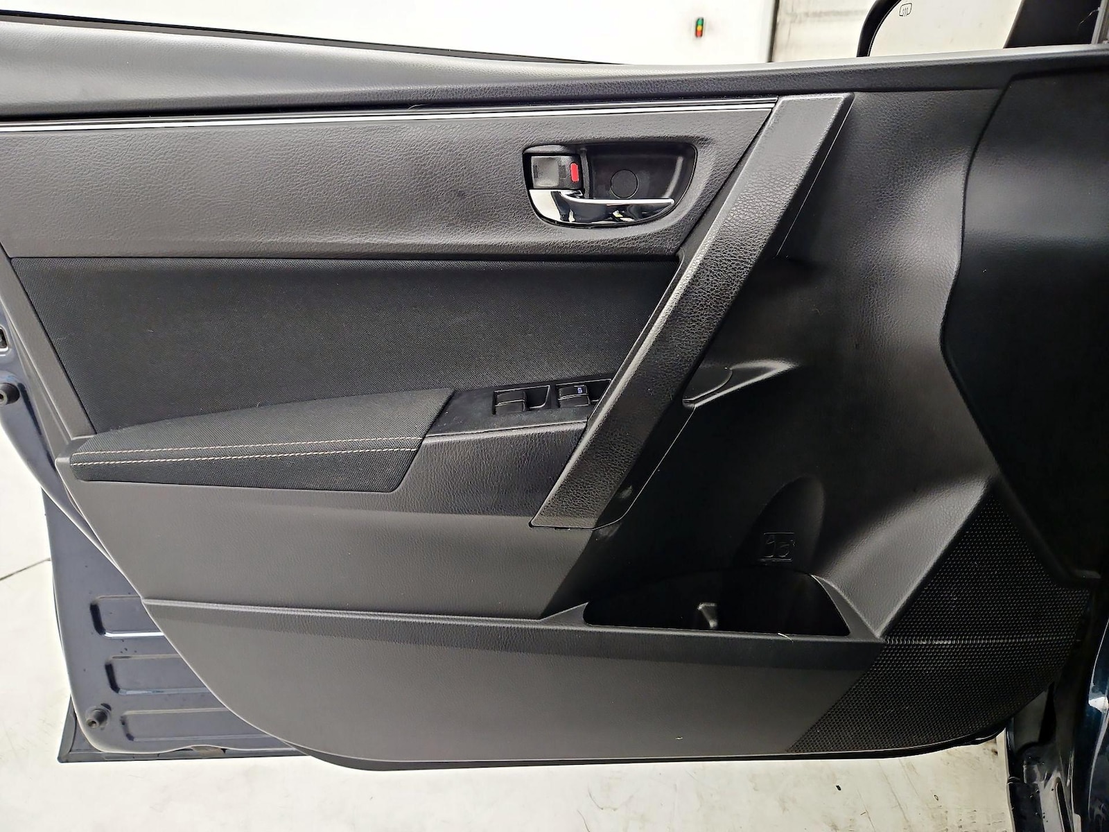 2018 Toyota Corolla LE - Photo 13