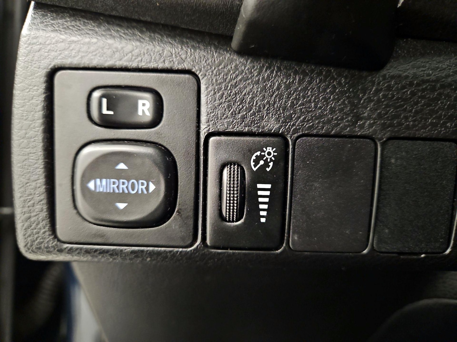 2018 Toyota Corolla LE - Photo 14