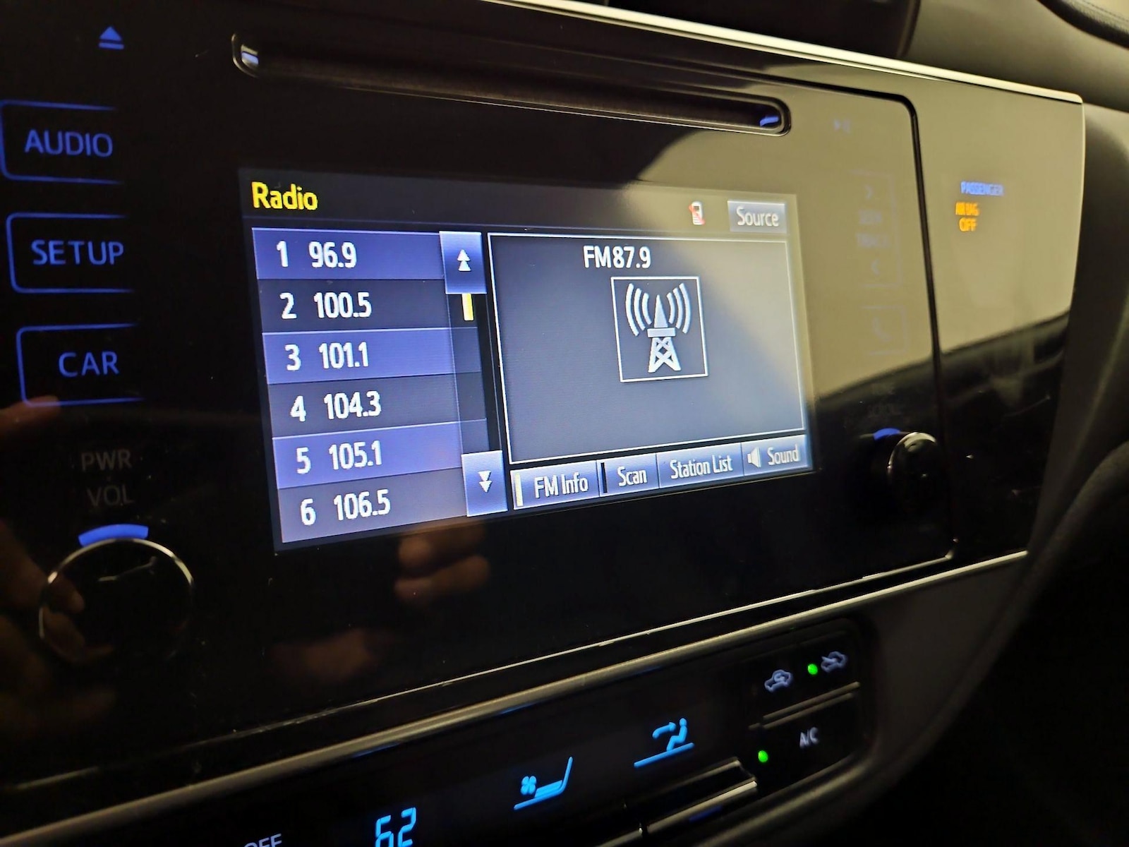 2018 Toyota Corolla LE - Photo 16