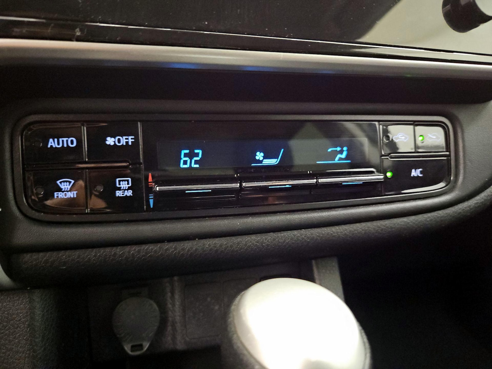 2018 Toyota Corolla LE - Photo 17