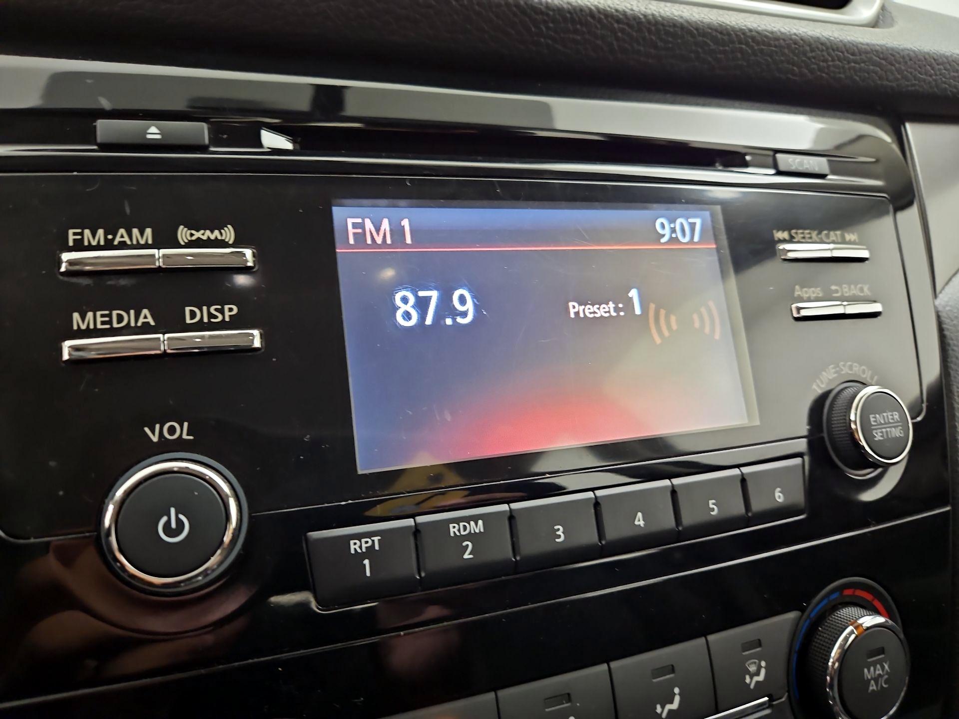 Thumbnail: 2015 Nissan Rogue - 15
