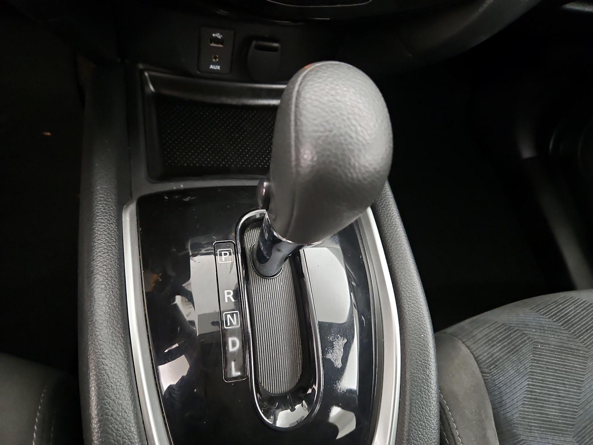 Thumbnail: 2015 Nissan Rogue - 17