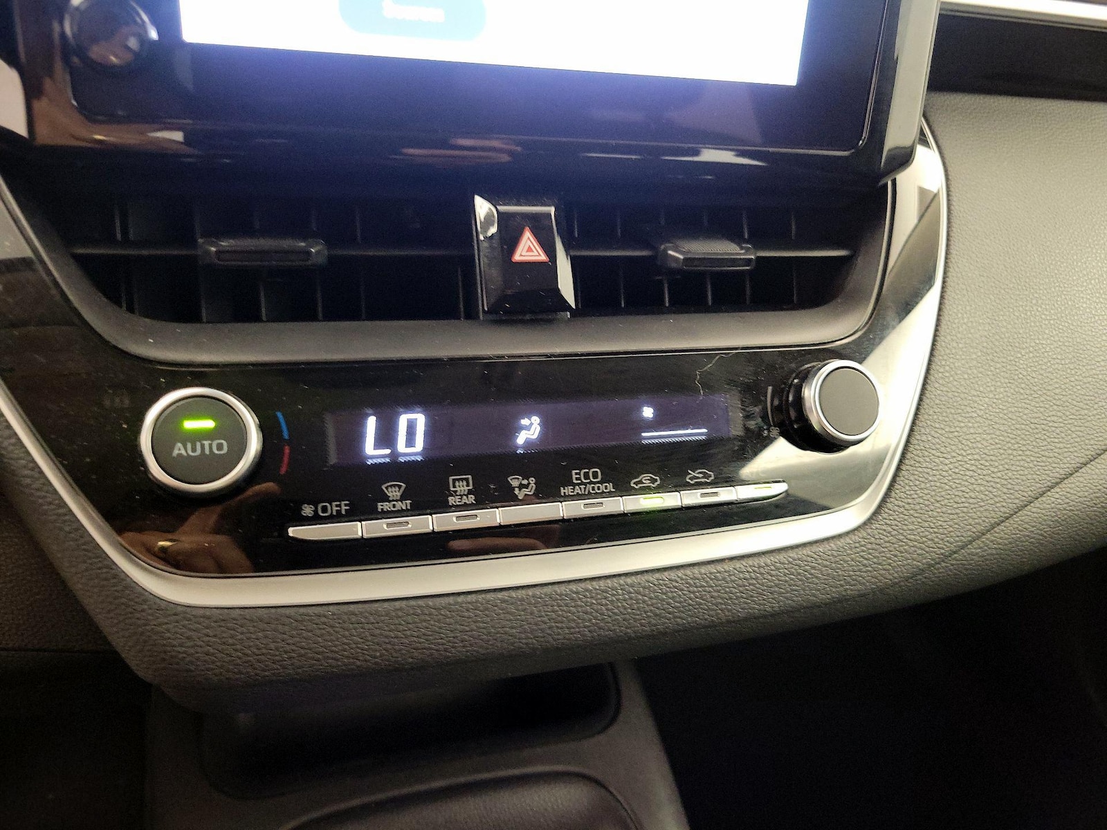 2025 Toyota Corolla LE - Photo 17