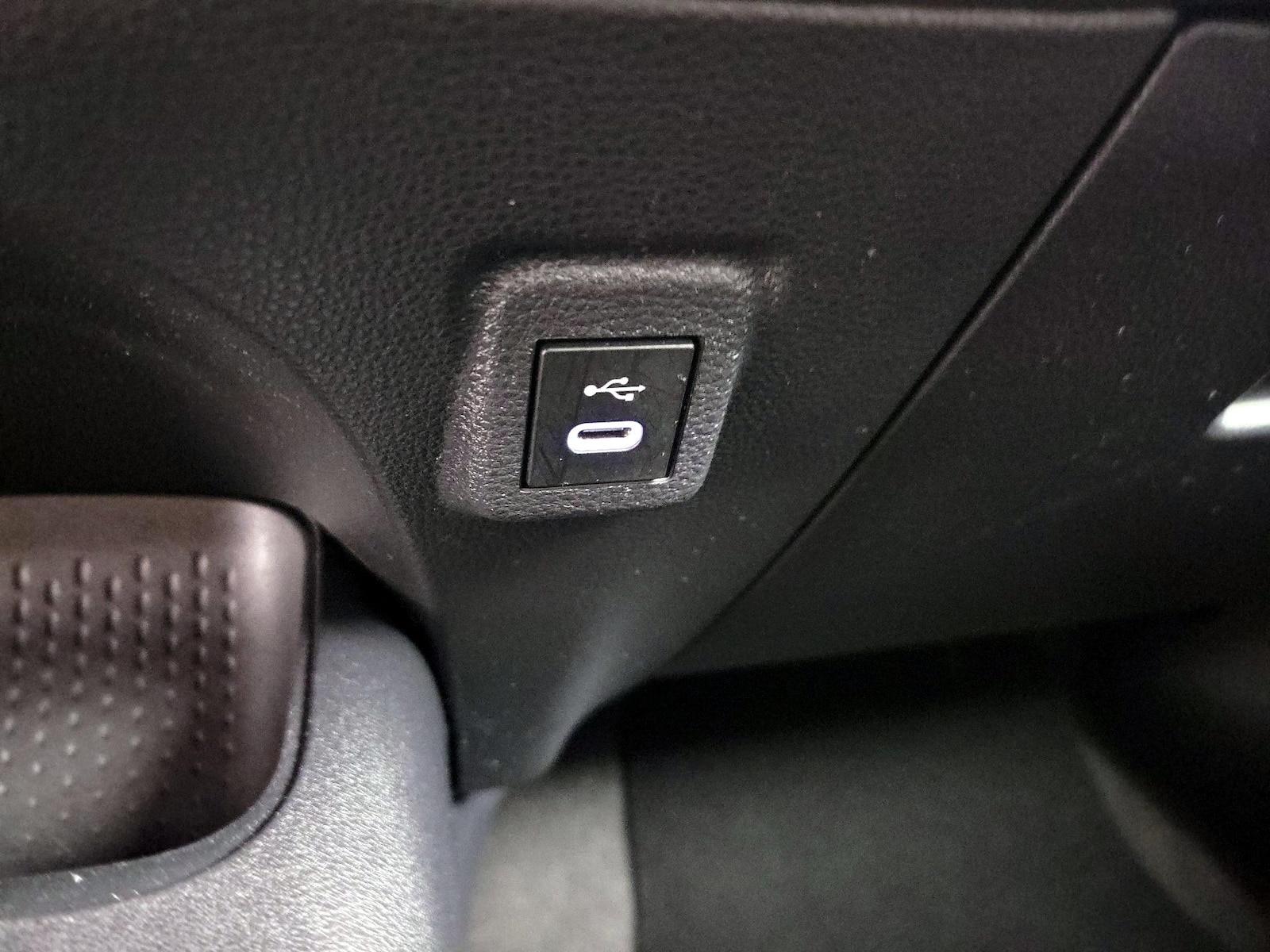 2025 Toyota Corolla LE - Photo 19