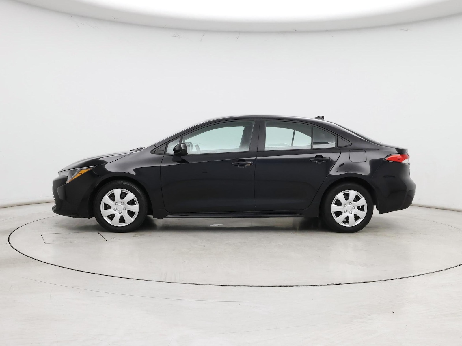 2025 Toyota Corolla LE - Photo 4