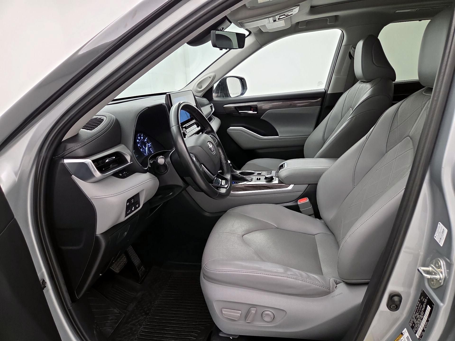 Thumbnail: 2020 Toyota Highlander - 11