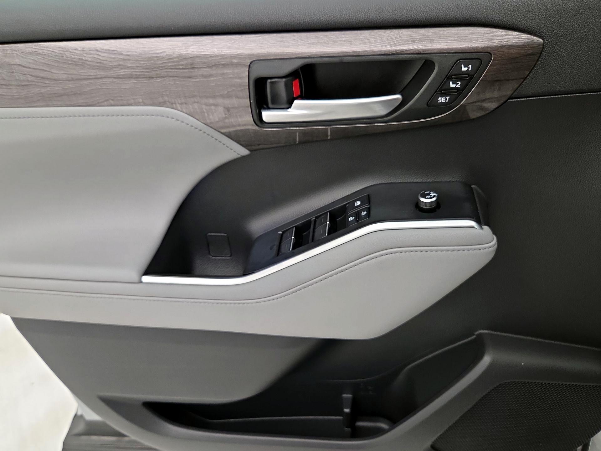 Thumbnail: 2020 Toyota Highlander - 12