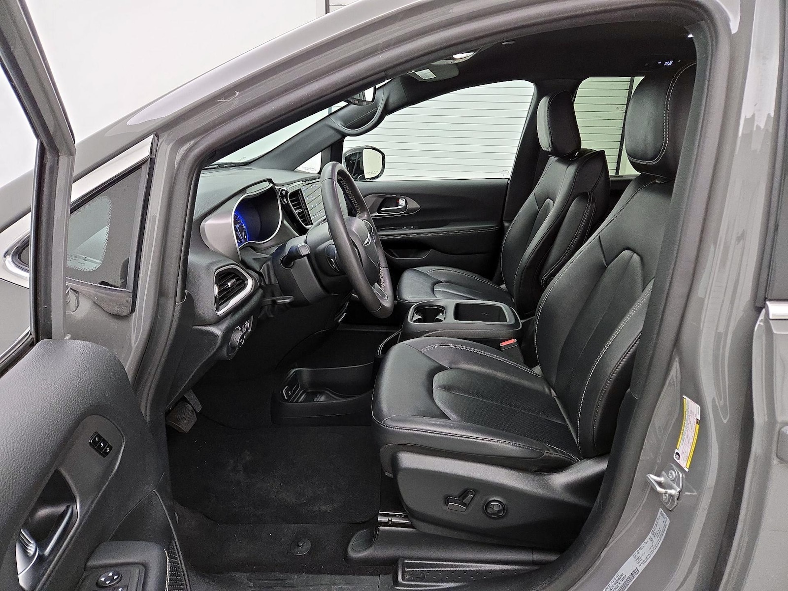 2025 Chrysler Pacifica Select - Photo 12