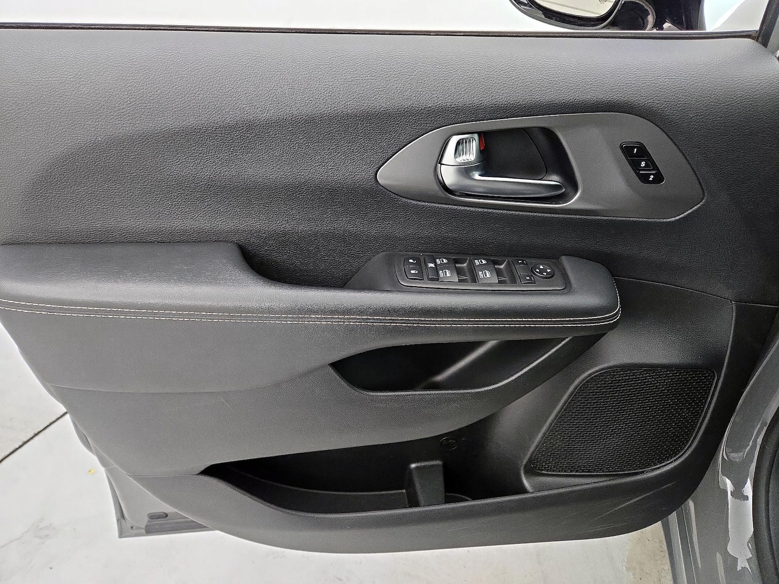 2025 Chrysler Pacifica Select - Photo 13