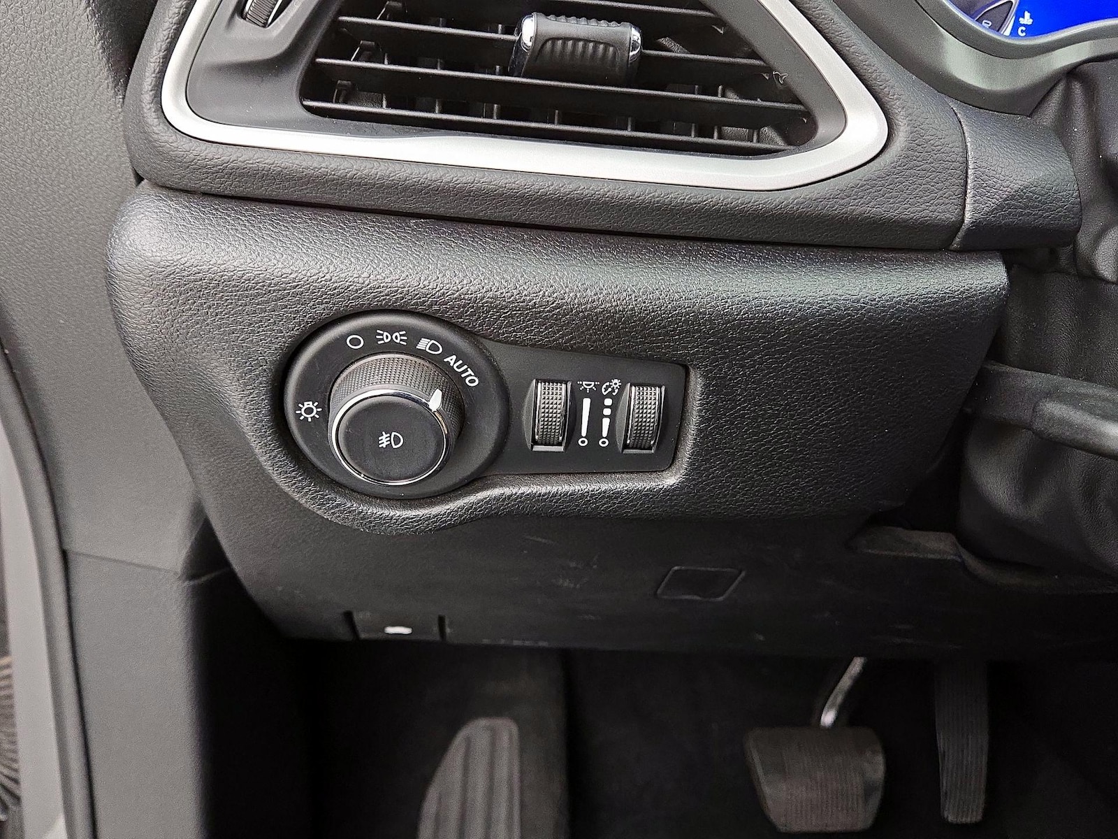 2025 Chrysler Pacifica Select - Photo 14