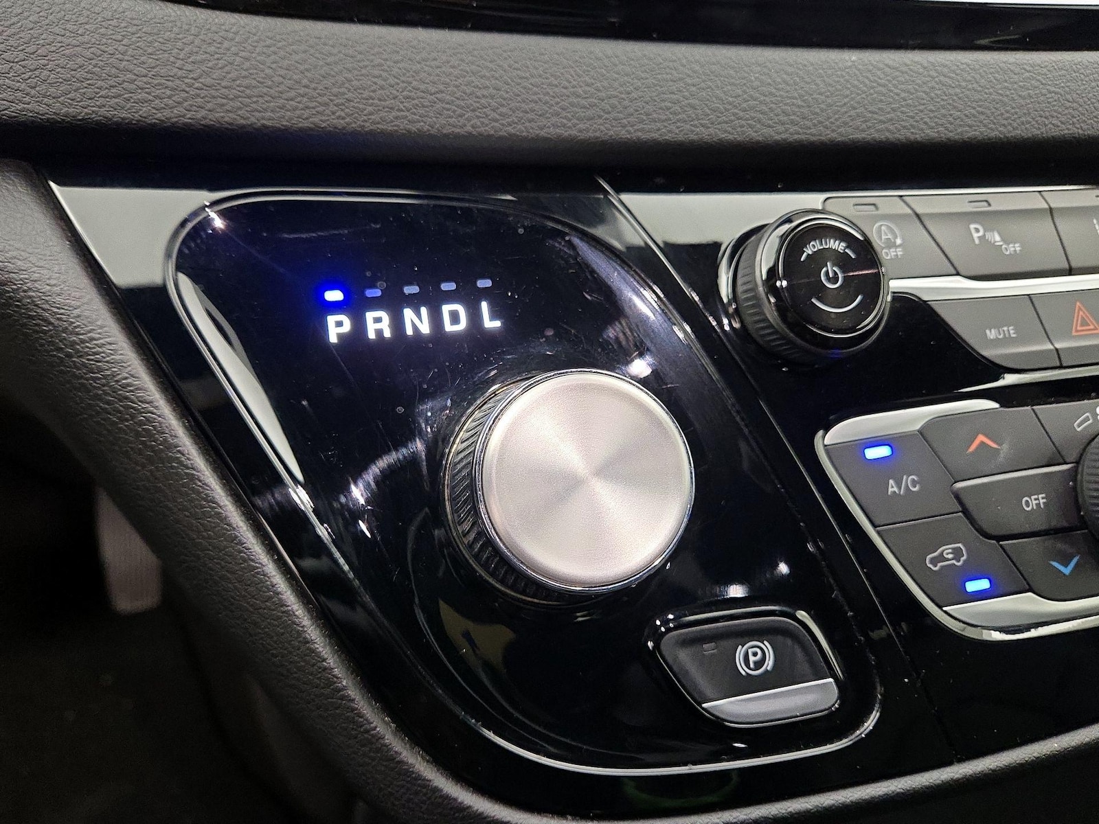 2025 Chrysler Pacifica Select - Photo 18