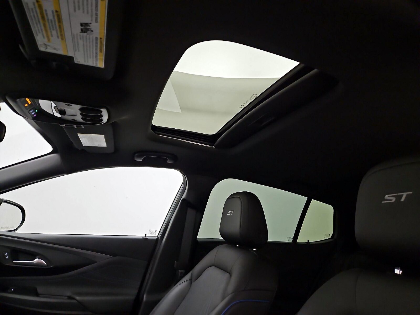 Sunroof(s) & Overhead Airbags