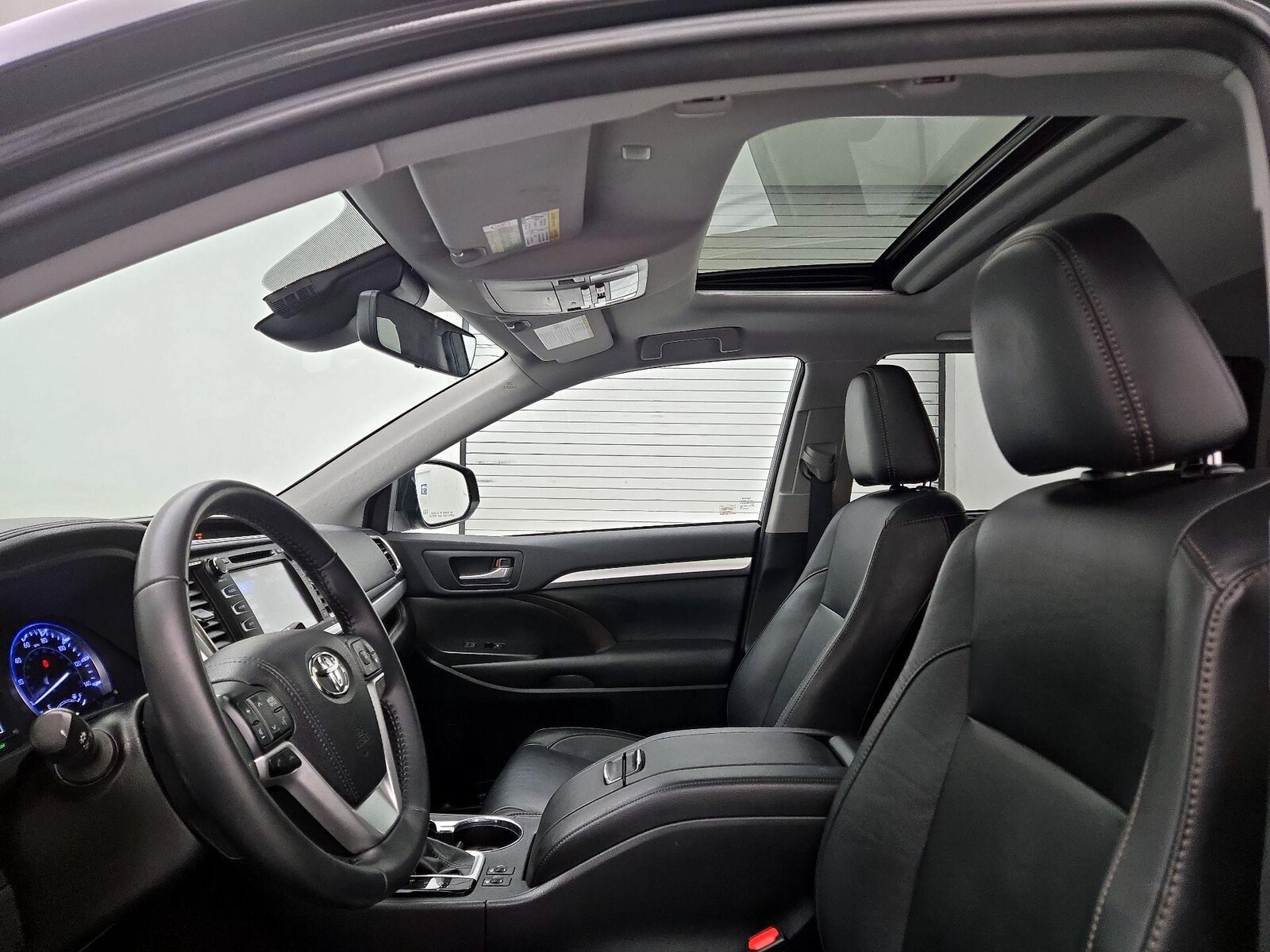 Sunroof(s) & Overhead Airbags