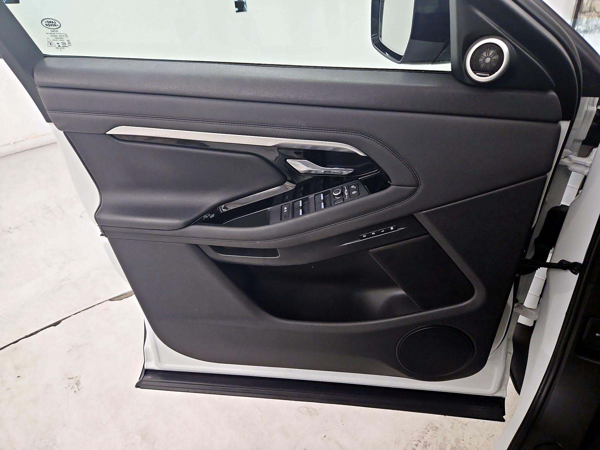 Thumbnail: 2020 Land Rover Range Rover Evoque - 12