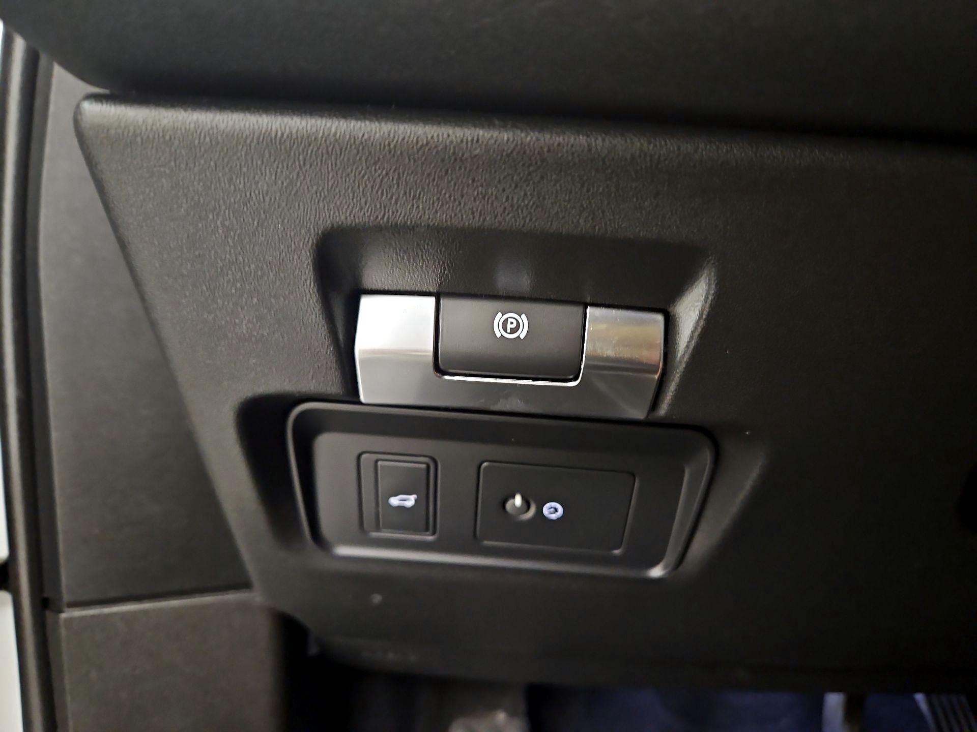 Thumbnail: 2020 Land Rover Range Rover Evoque - 13
