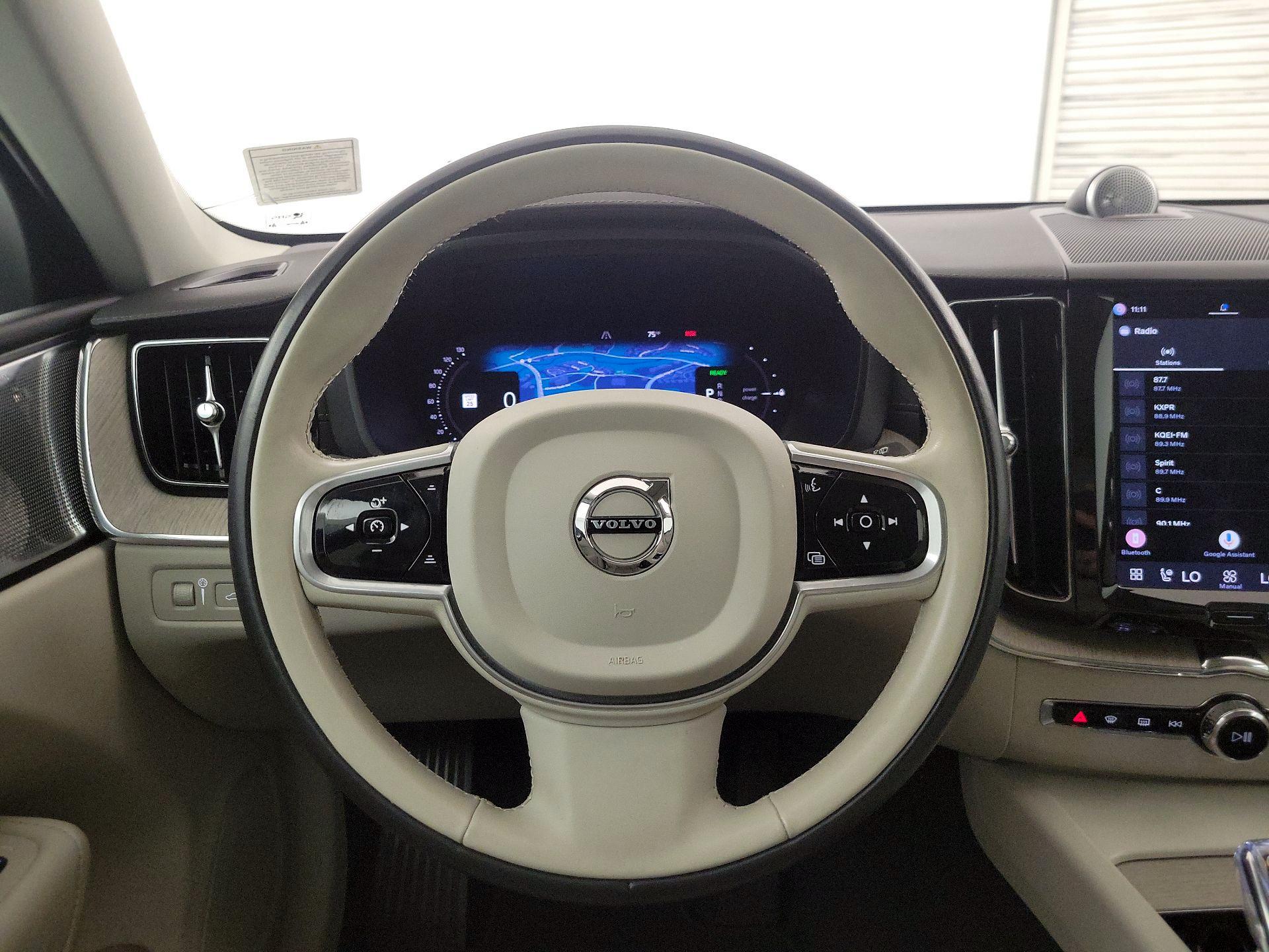 Thumbnail: 2022 Volvo XC60 - 10