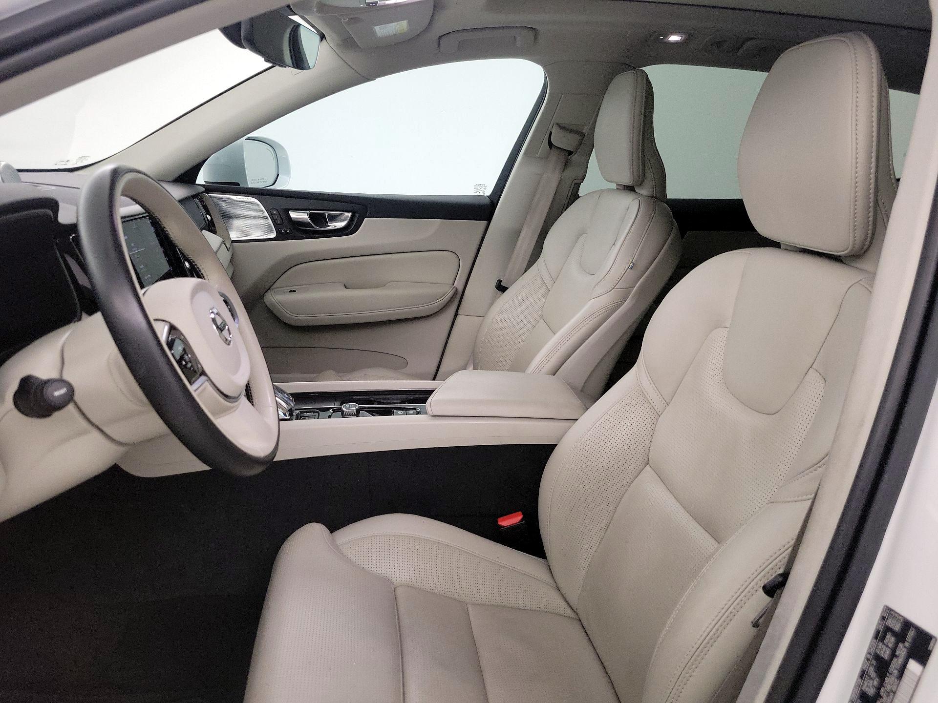 Thumbnail: 2022 Volvo XC60 - 11