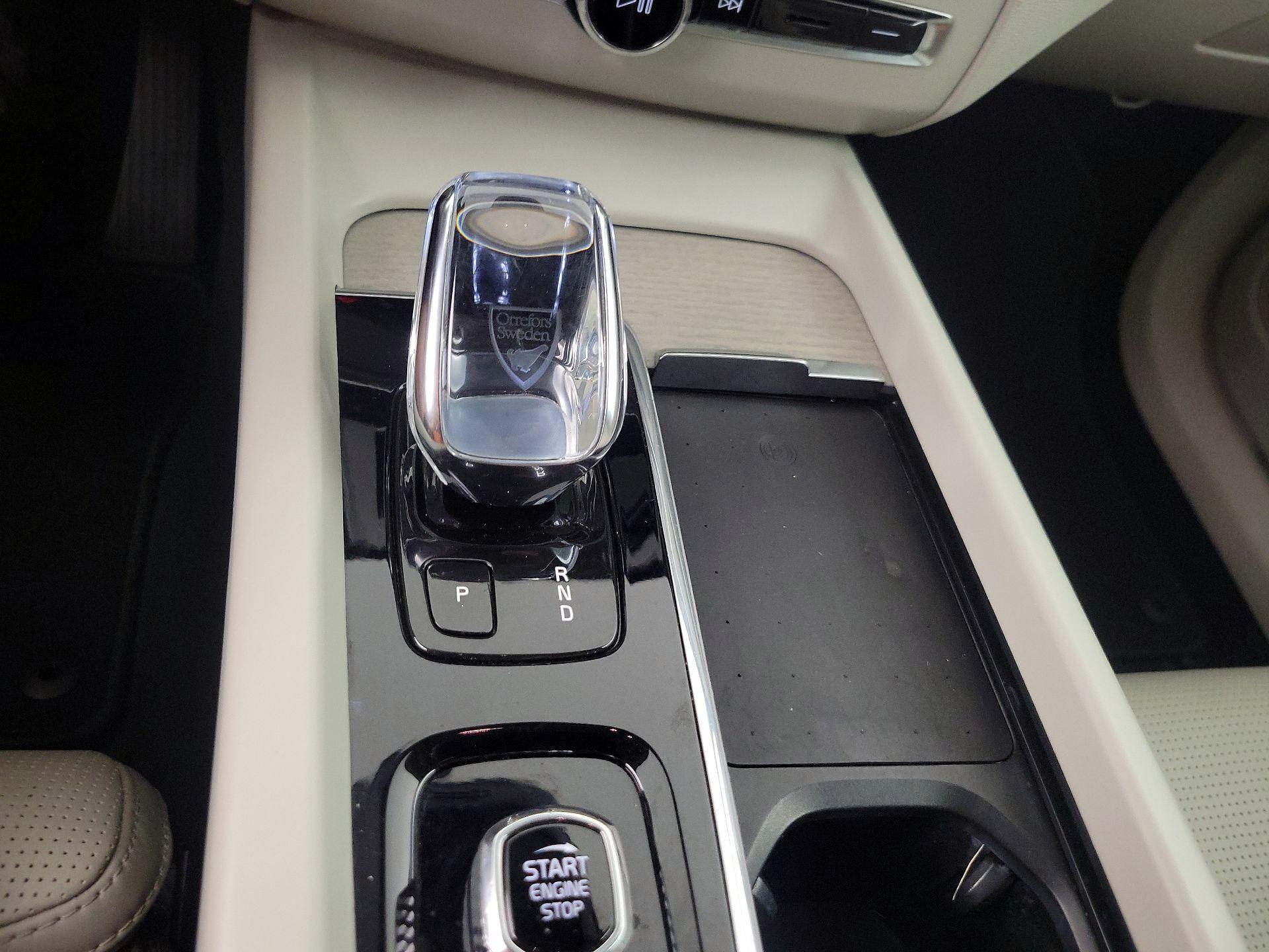 Thumbnail: 2022 Volvo XC60 - 18