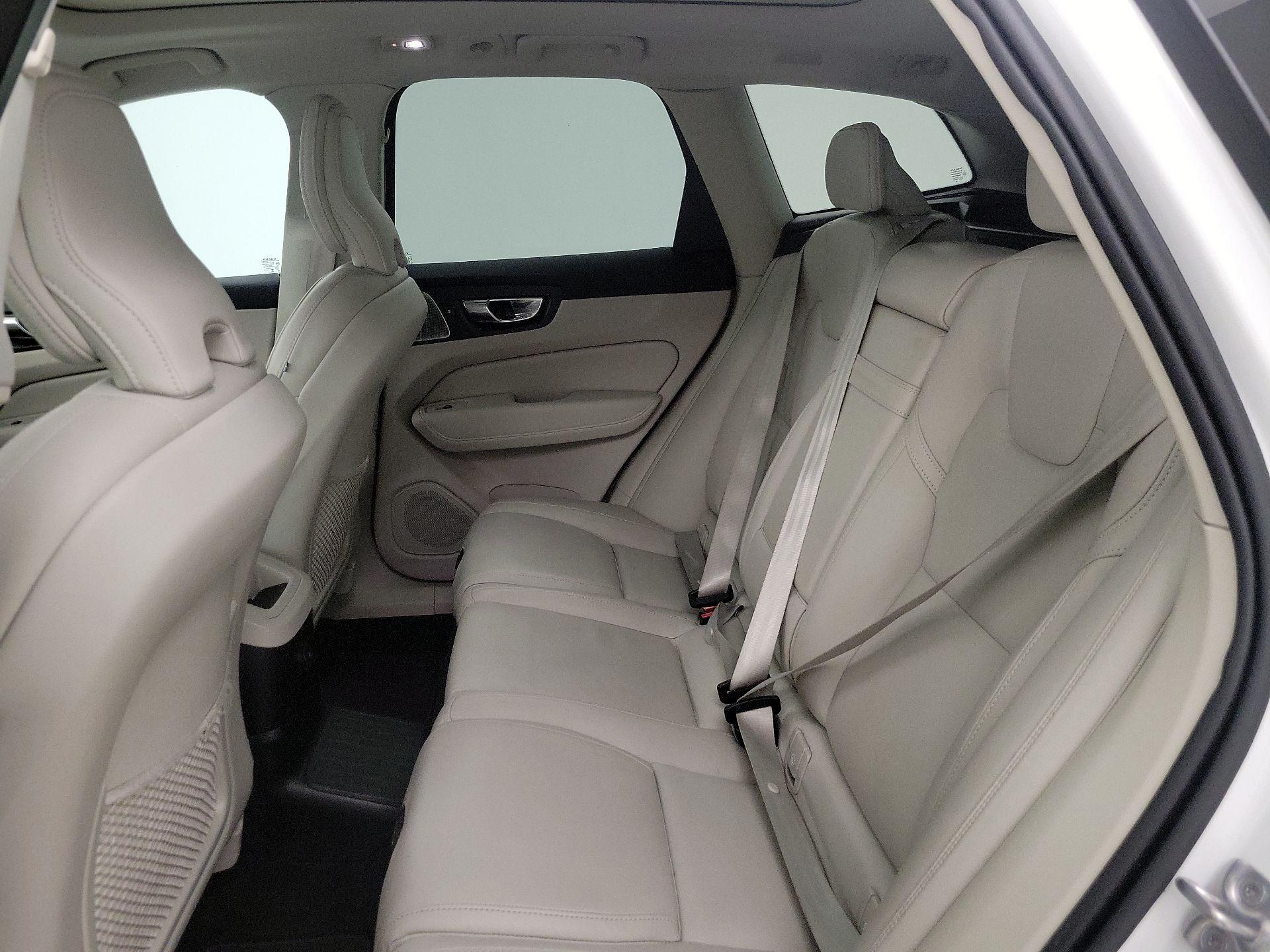 Thumbnail: 2022 Volvo XC60 - 20