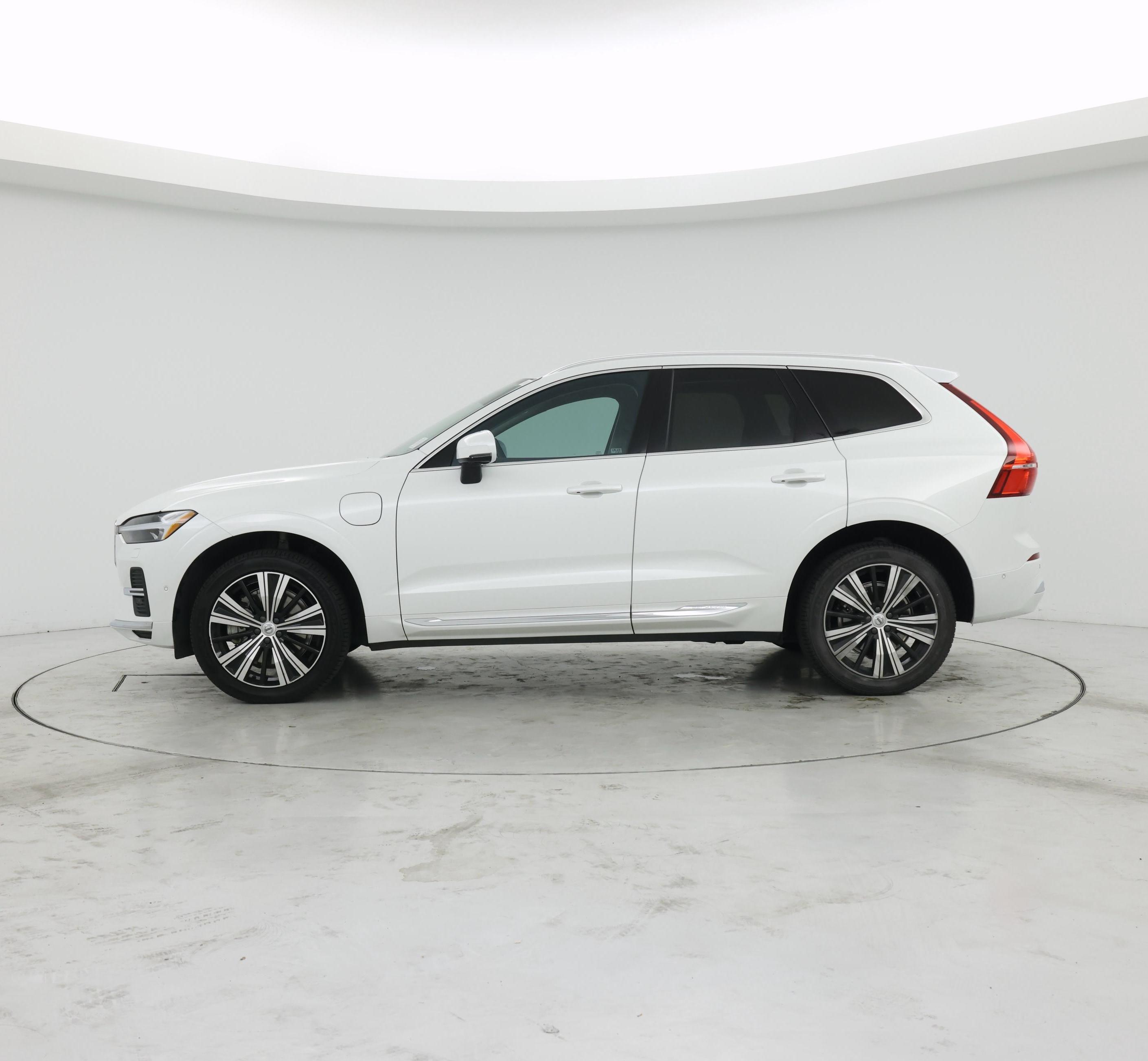 Thumbnail: 2022 Volvo XC60 - 3
