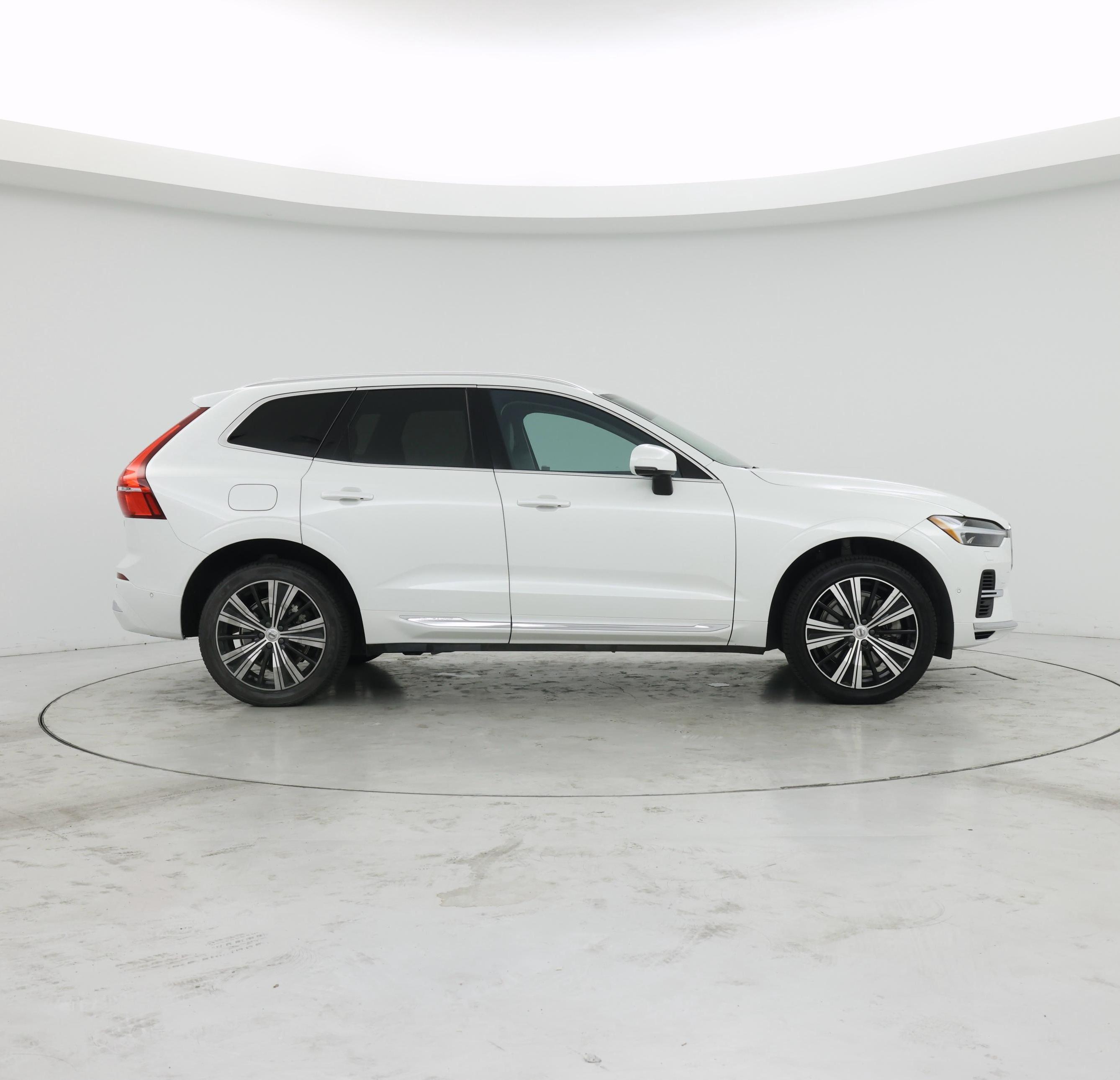 Thumbnail: 2022 Volvo XC60 - 7