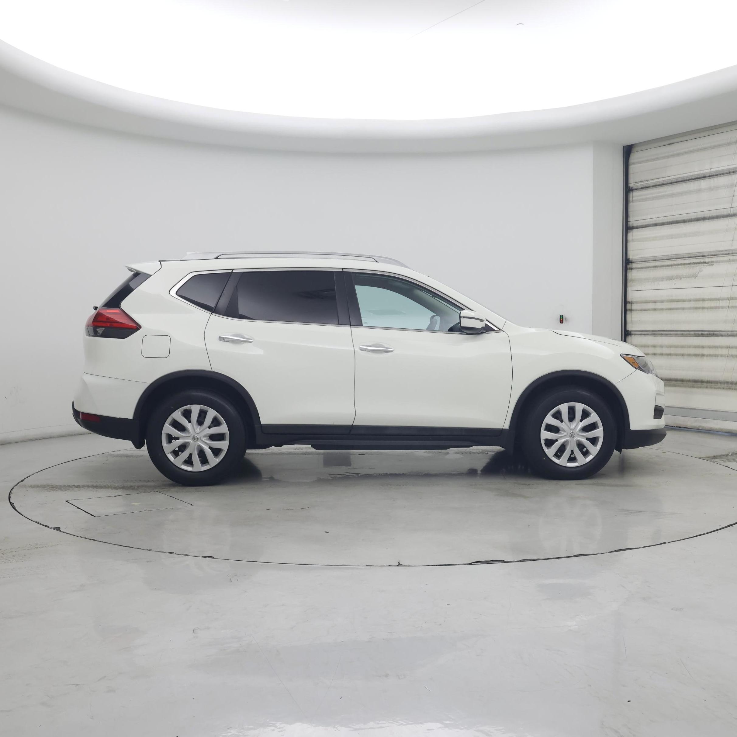 Thumbnail: 2017 Nissan Rogue - 7