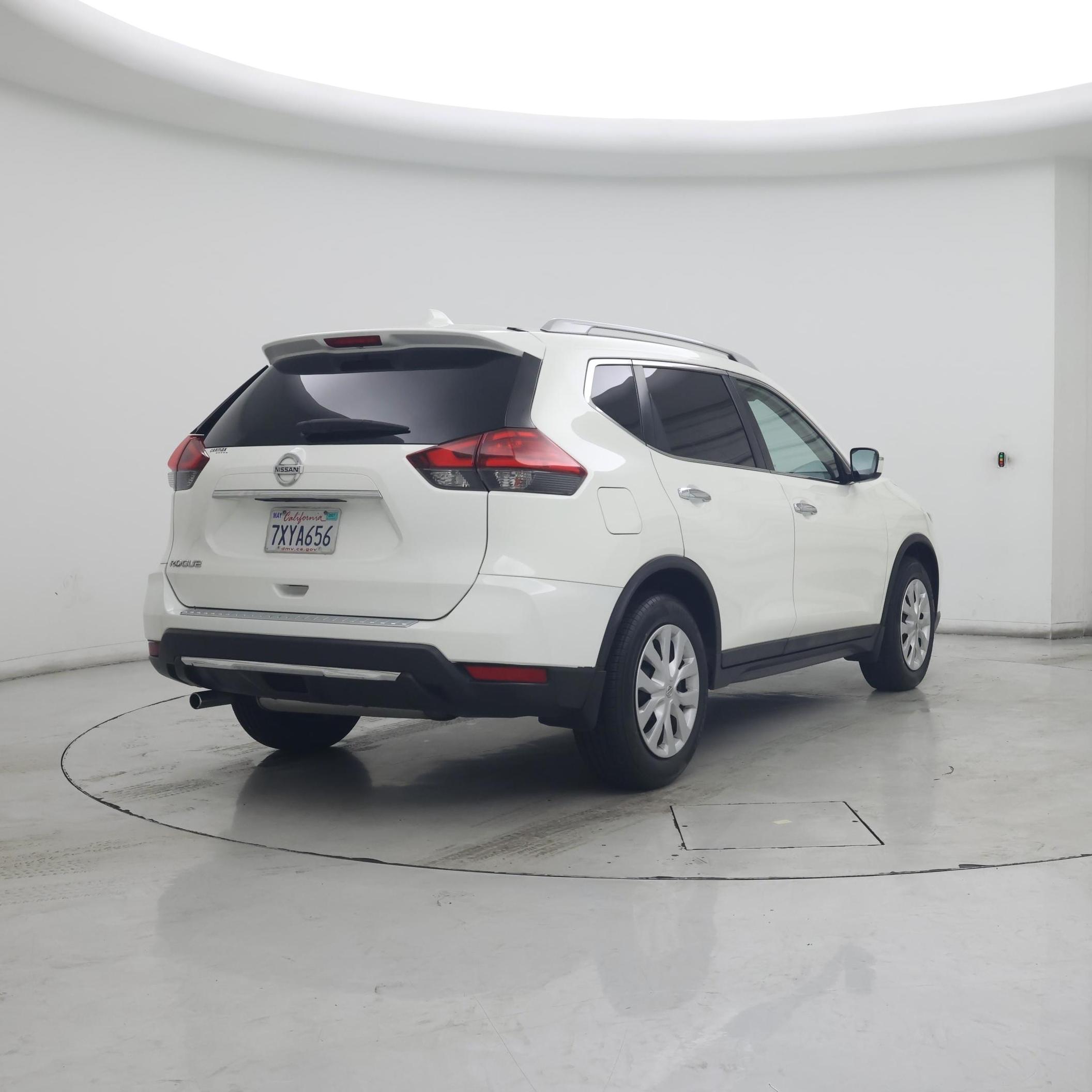 Thumbnail: 2017 Nissan Rogue - 8