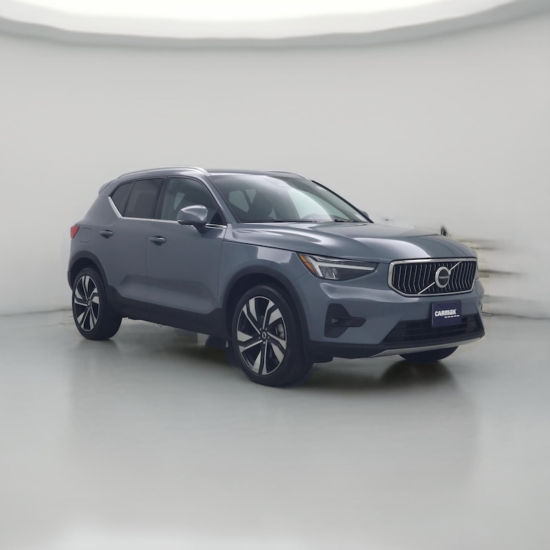2023 Volvo XC40 B5 Plus Bright Theme