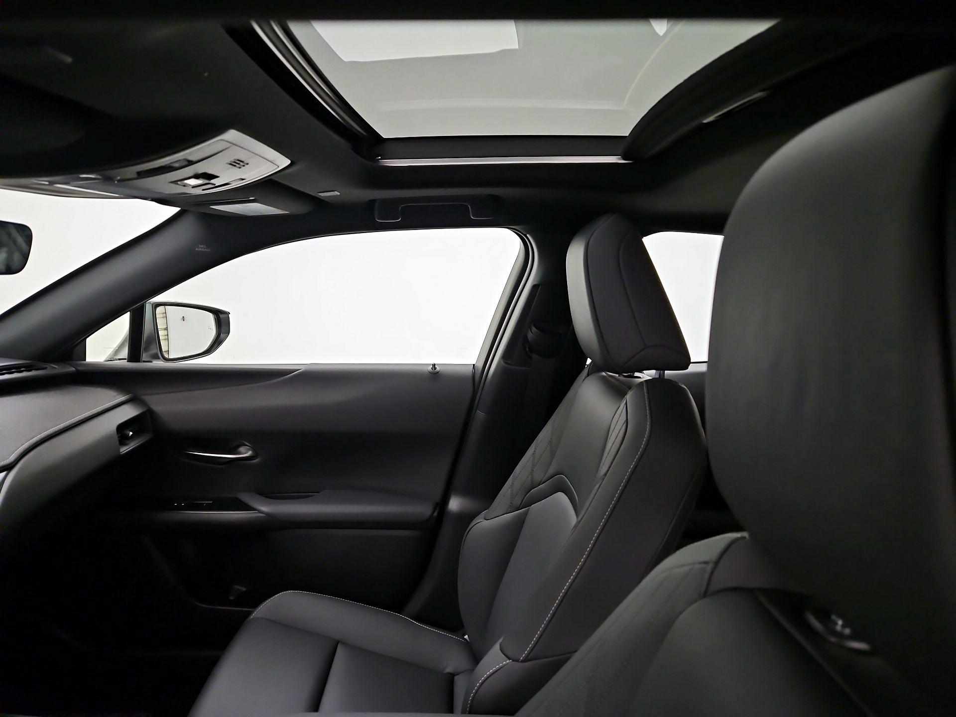 Thumbnail: 2025 Lexus UX - 18
