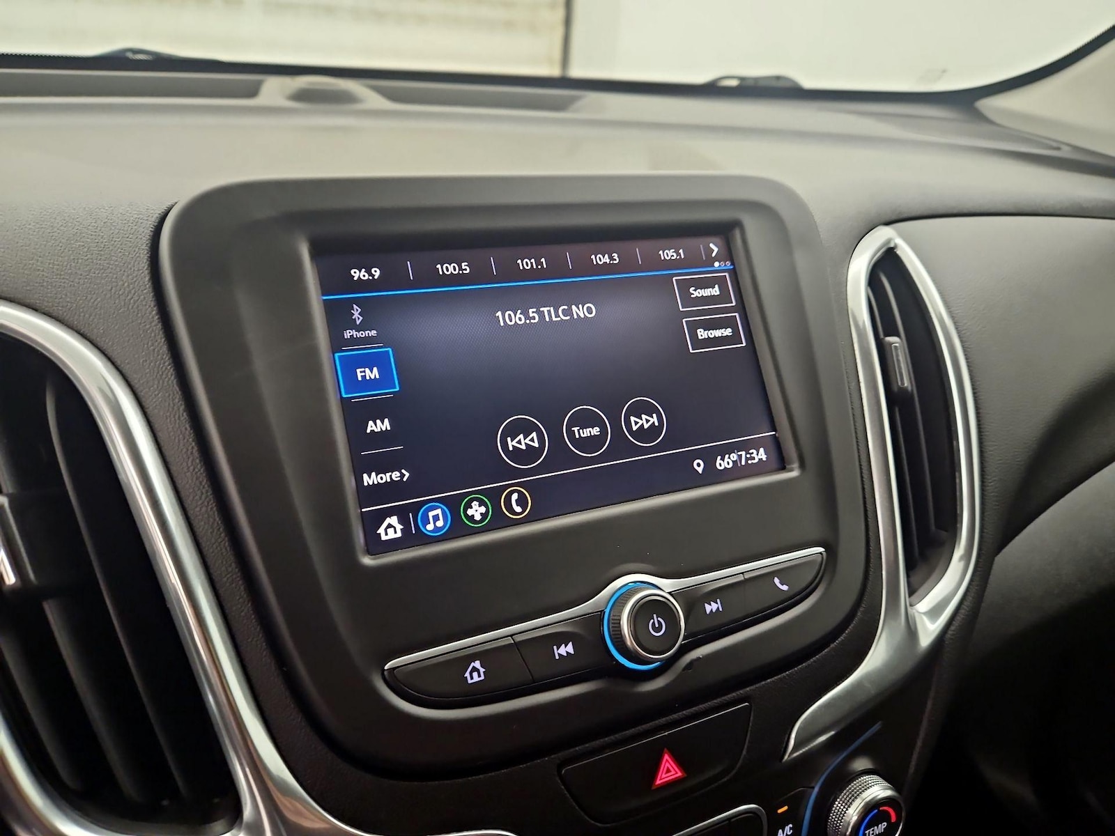 2020 Chevrolet Equinox LT - Photo 16