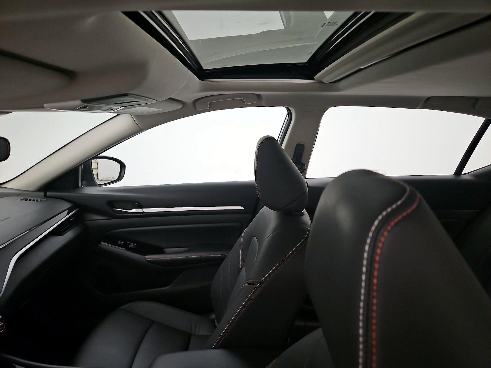 2025 Nissan Altima SR - Photo 11
