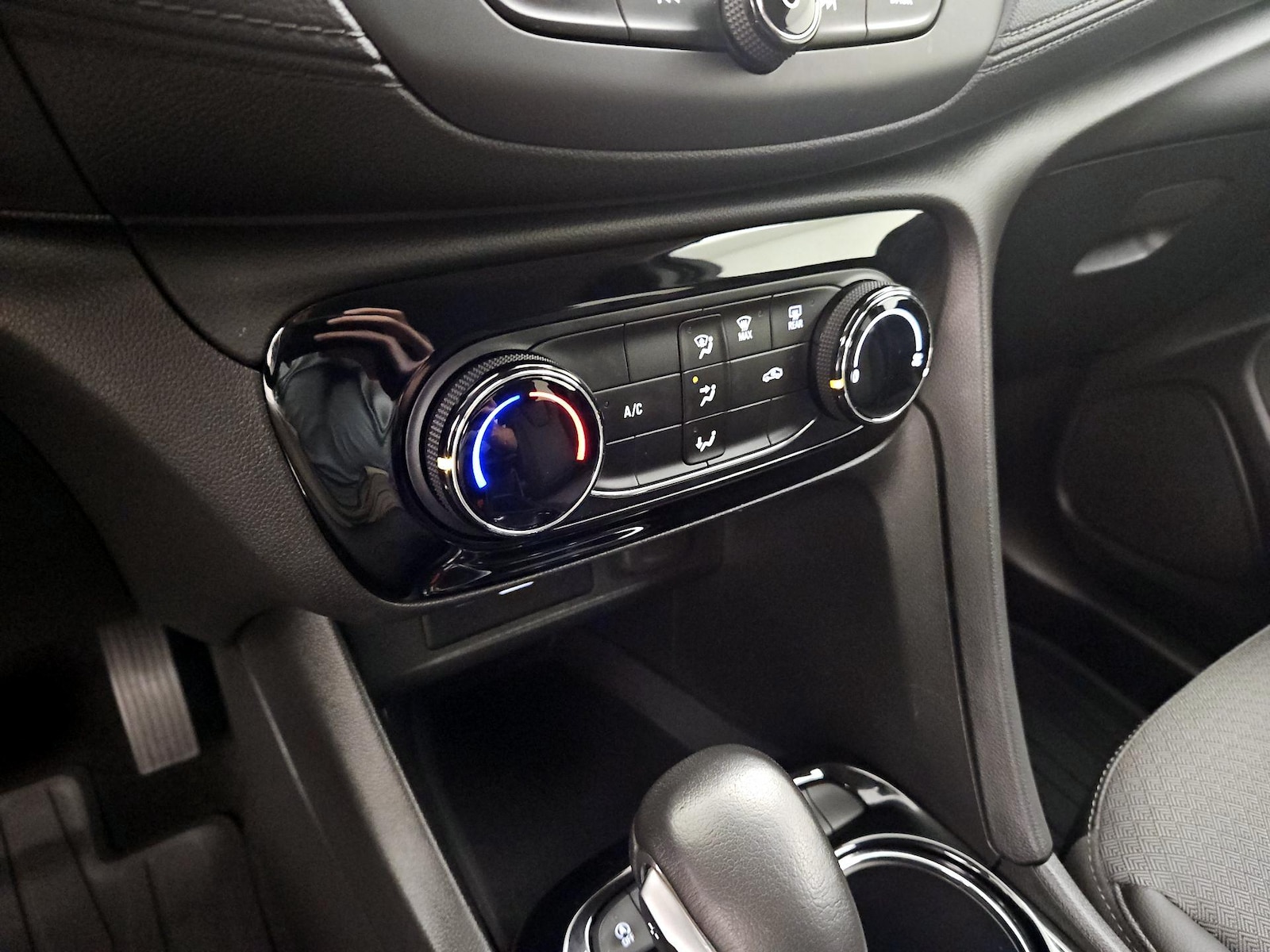 2022 Buick Encore GX Preferred - Photo 8