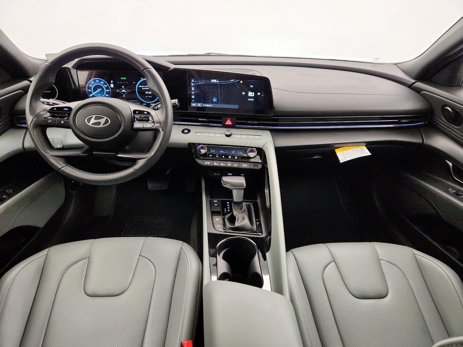 2025 Hyundai Elantra Limited - Photo 10