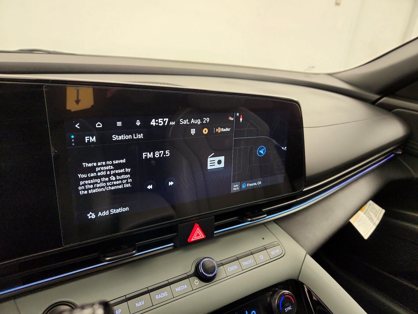 2025 Hyundai Elantra Limited - Photo 17