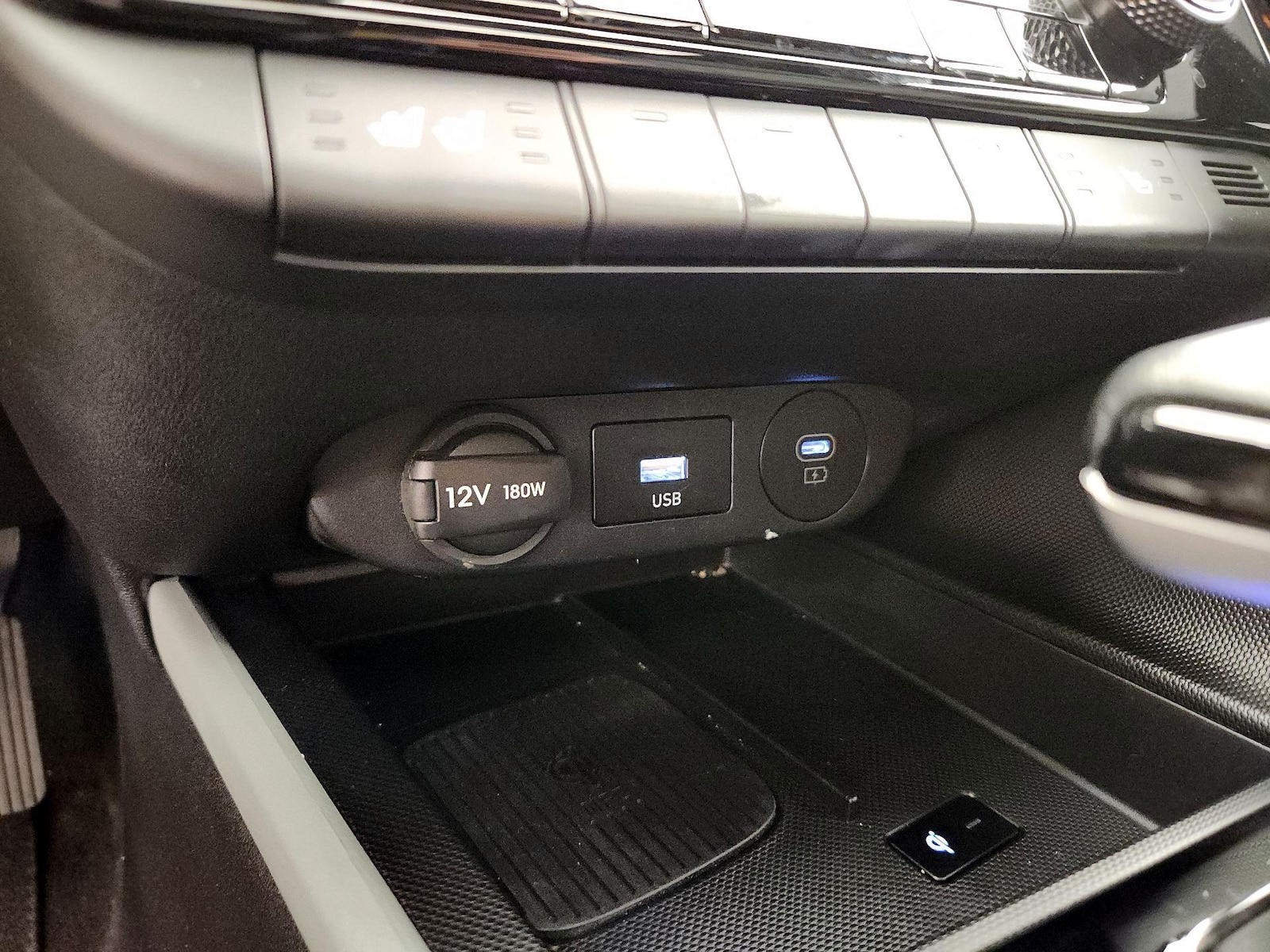 2025 Hyundai Elantra Limited - Photo 20