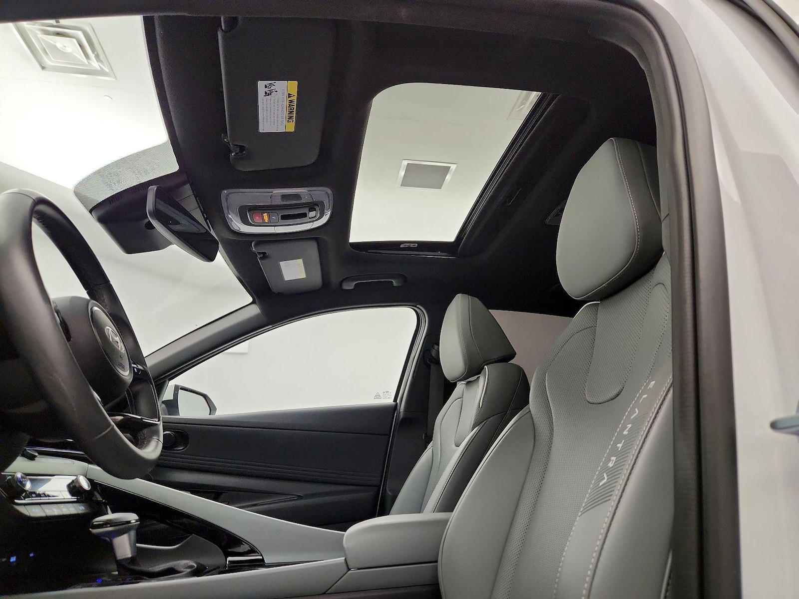 2025 Hyundai Elantra Limited - Photo 21