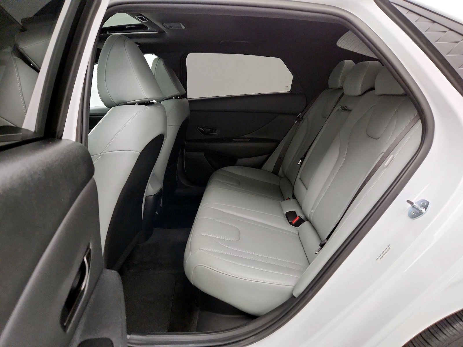 2025 Hyundai Elantra Limited - Photo 22