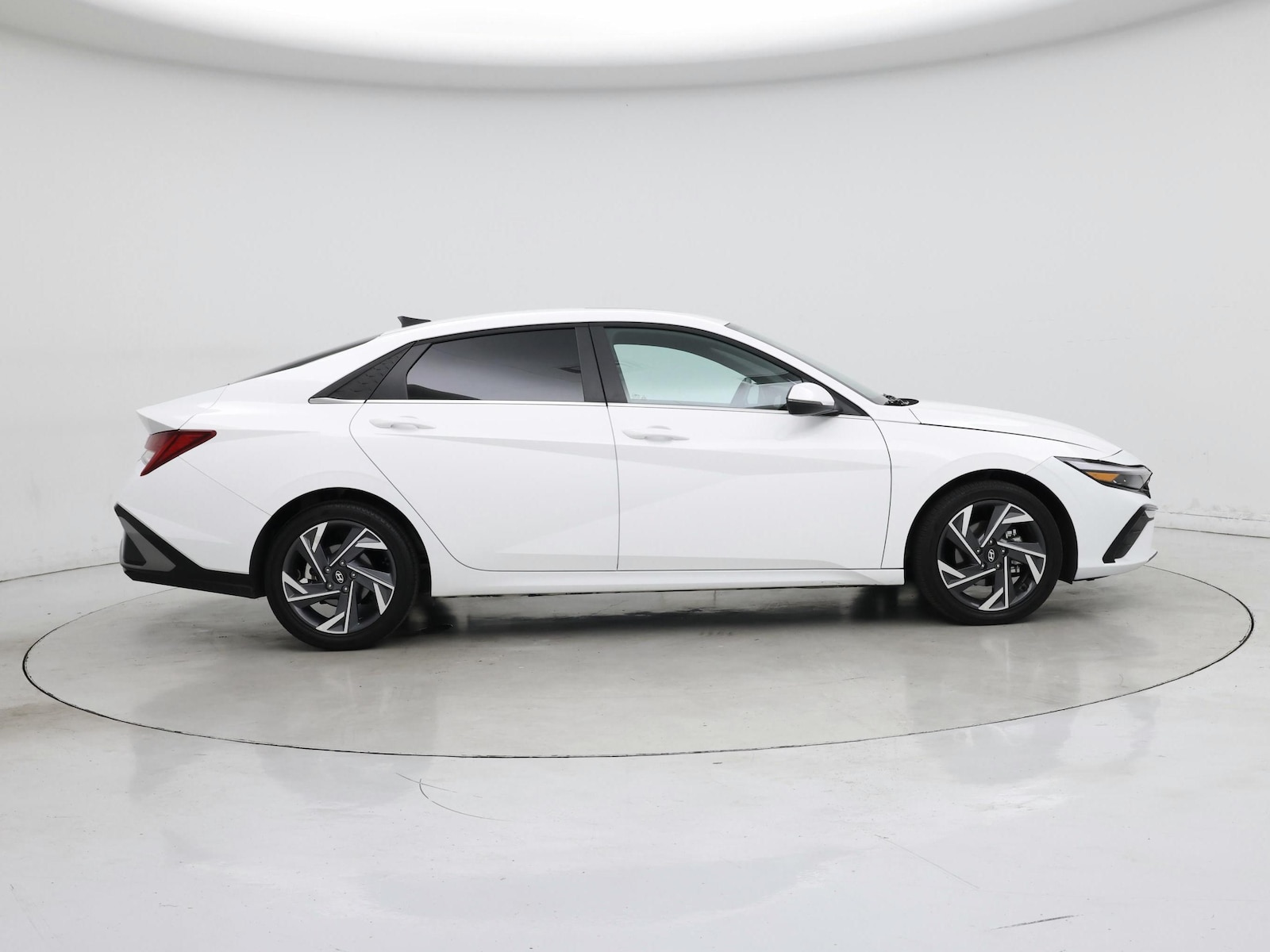 2025 Hyundai Elantra Limited - Photo 8