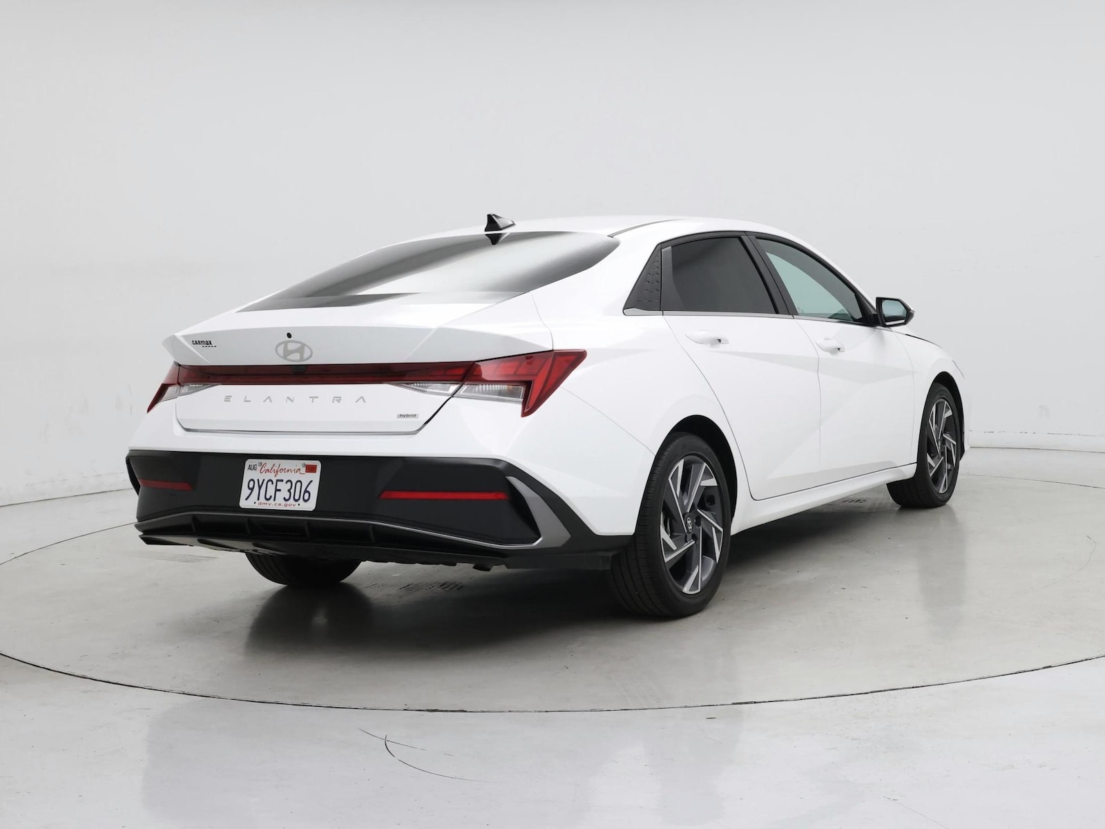 2025 Hyundai Elantra Limited - Photo 9