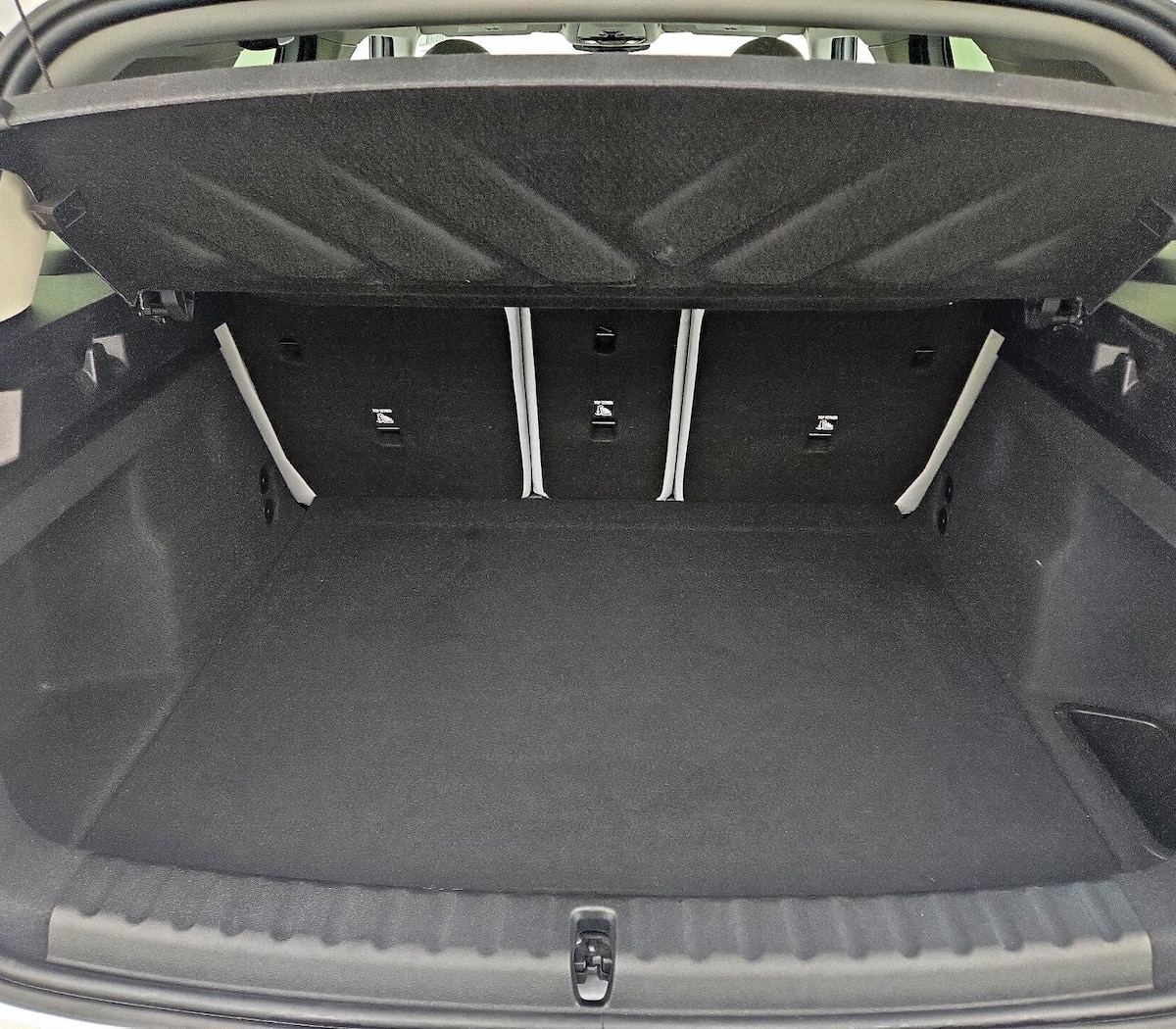 Trunk/Cargo (Seats Up)