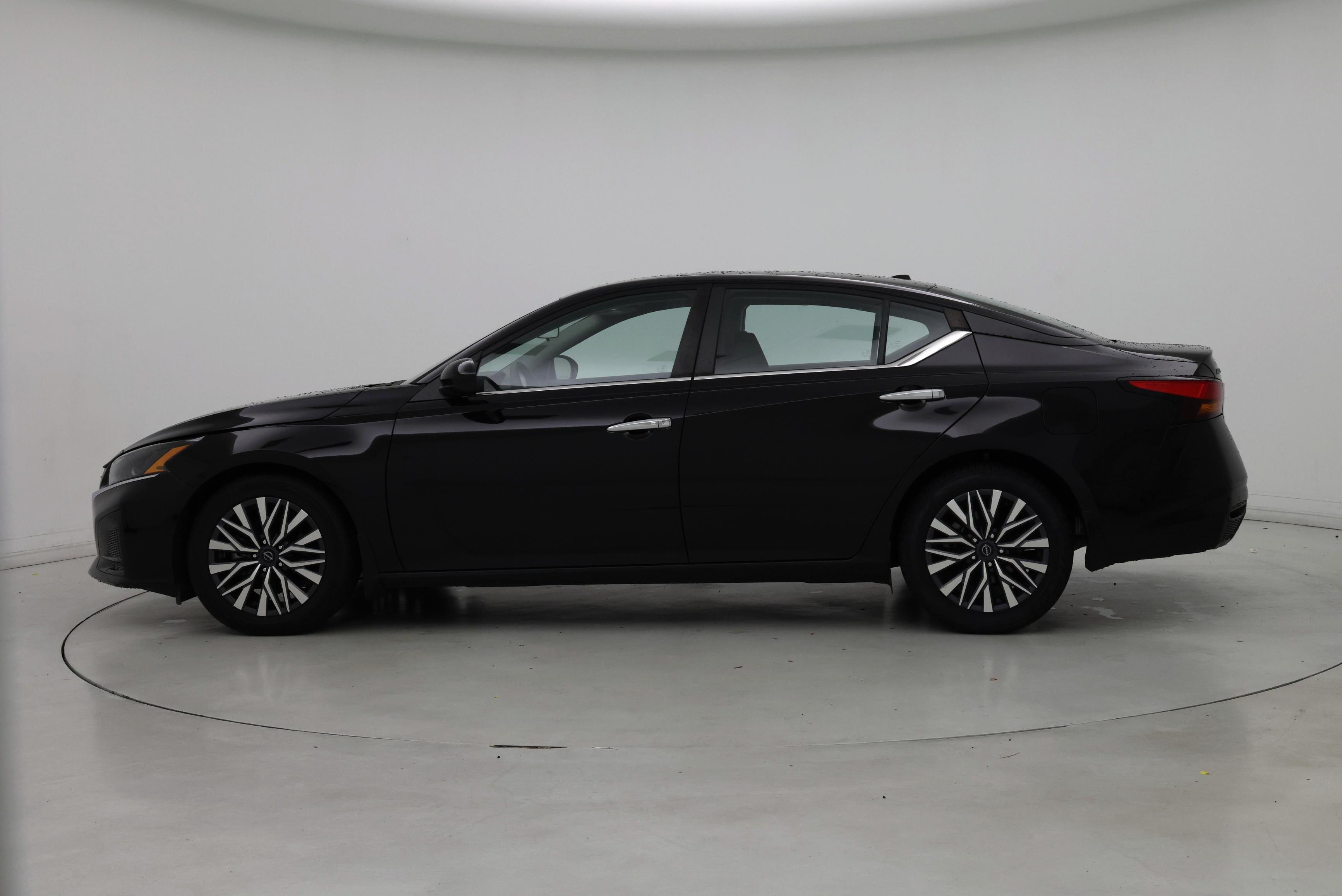 Thumbnail: 2023 Nissan Altima - 3