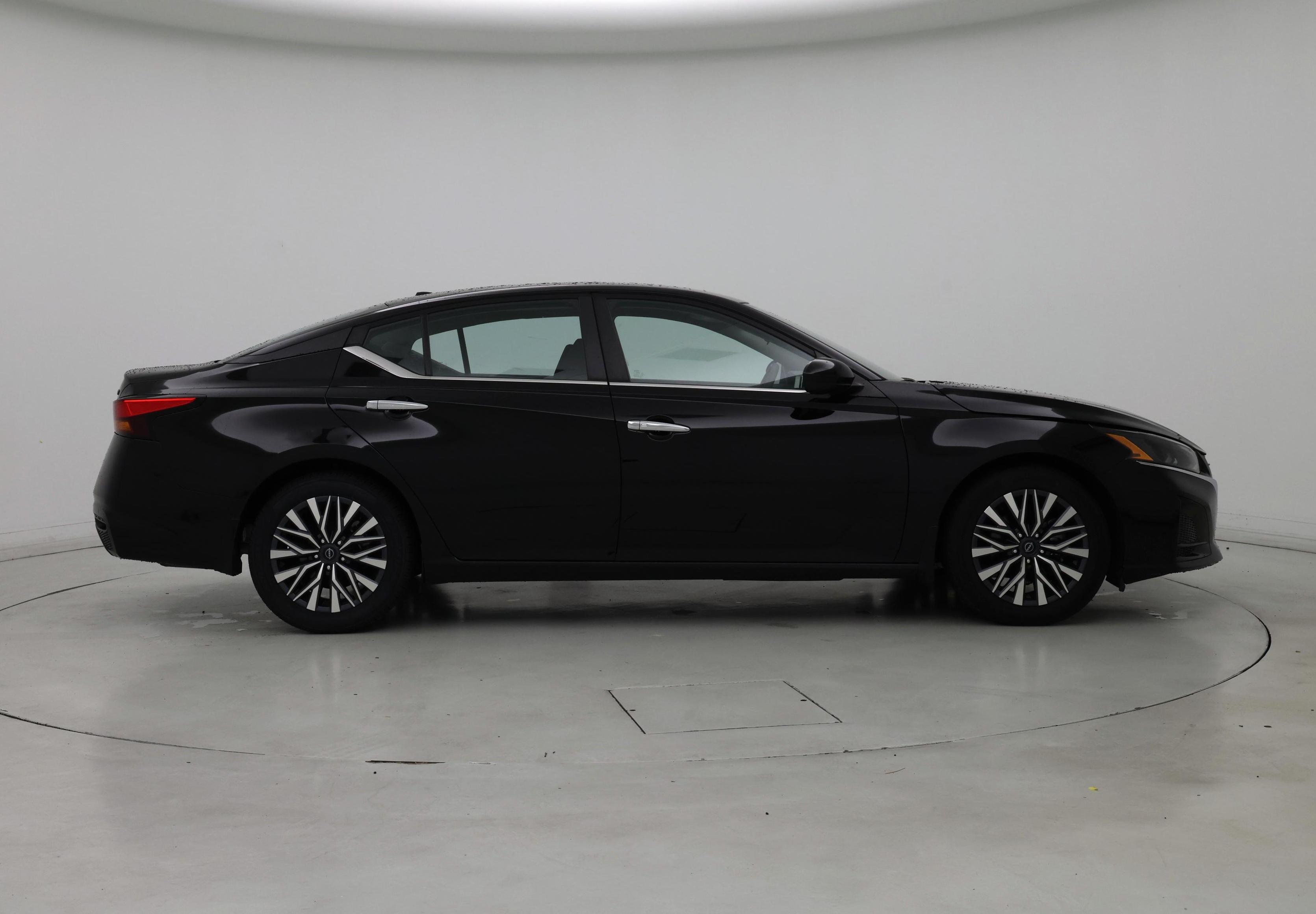 Thumbnail: 2023 Nissan Altima - 7