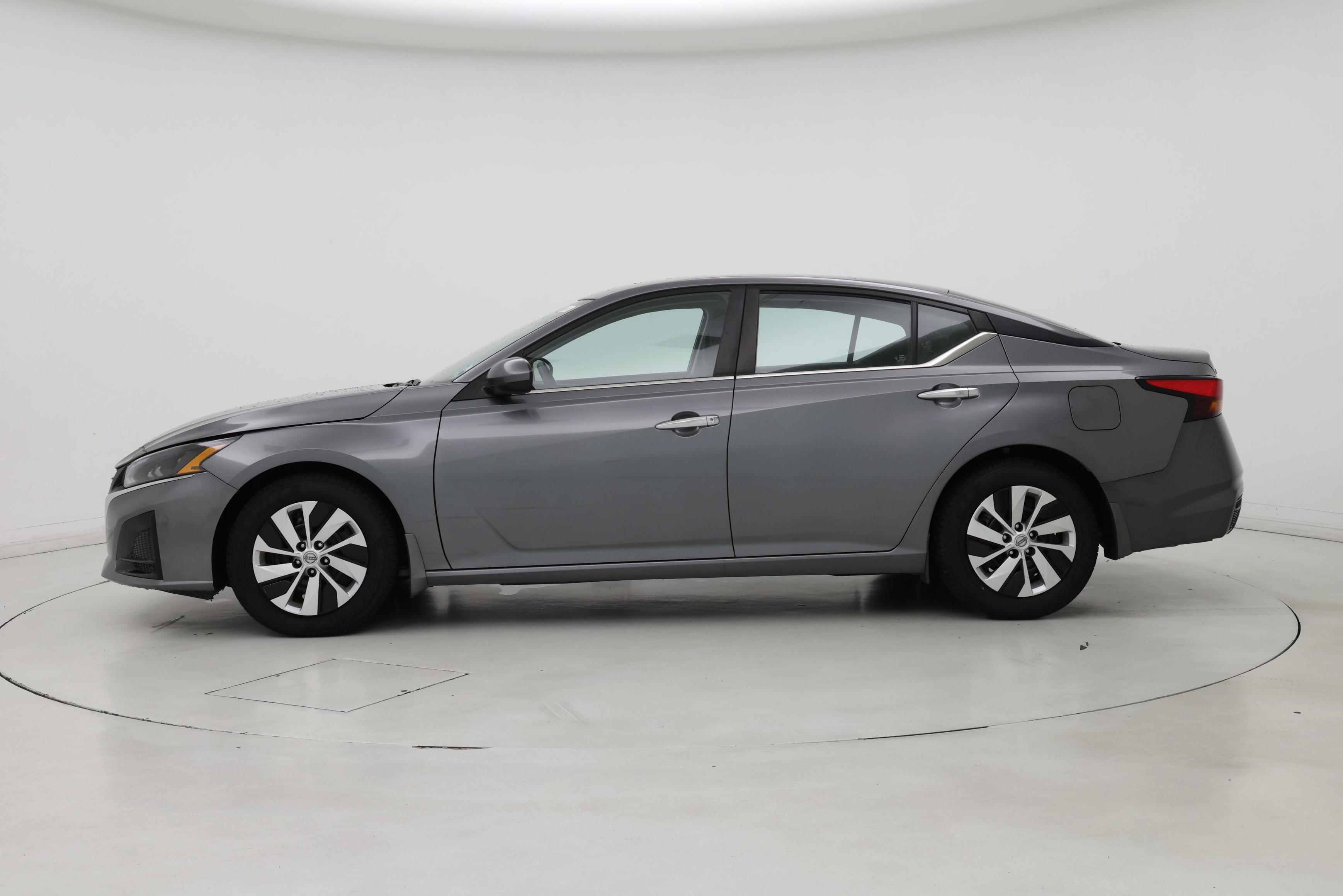 Thumbnail: 2023 Nissan Altima - 3
