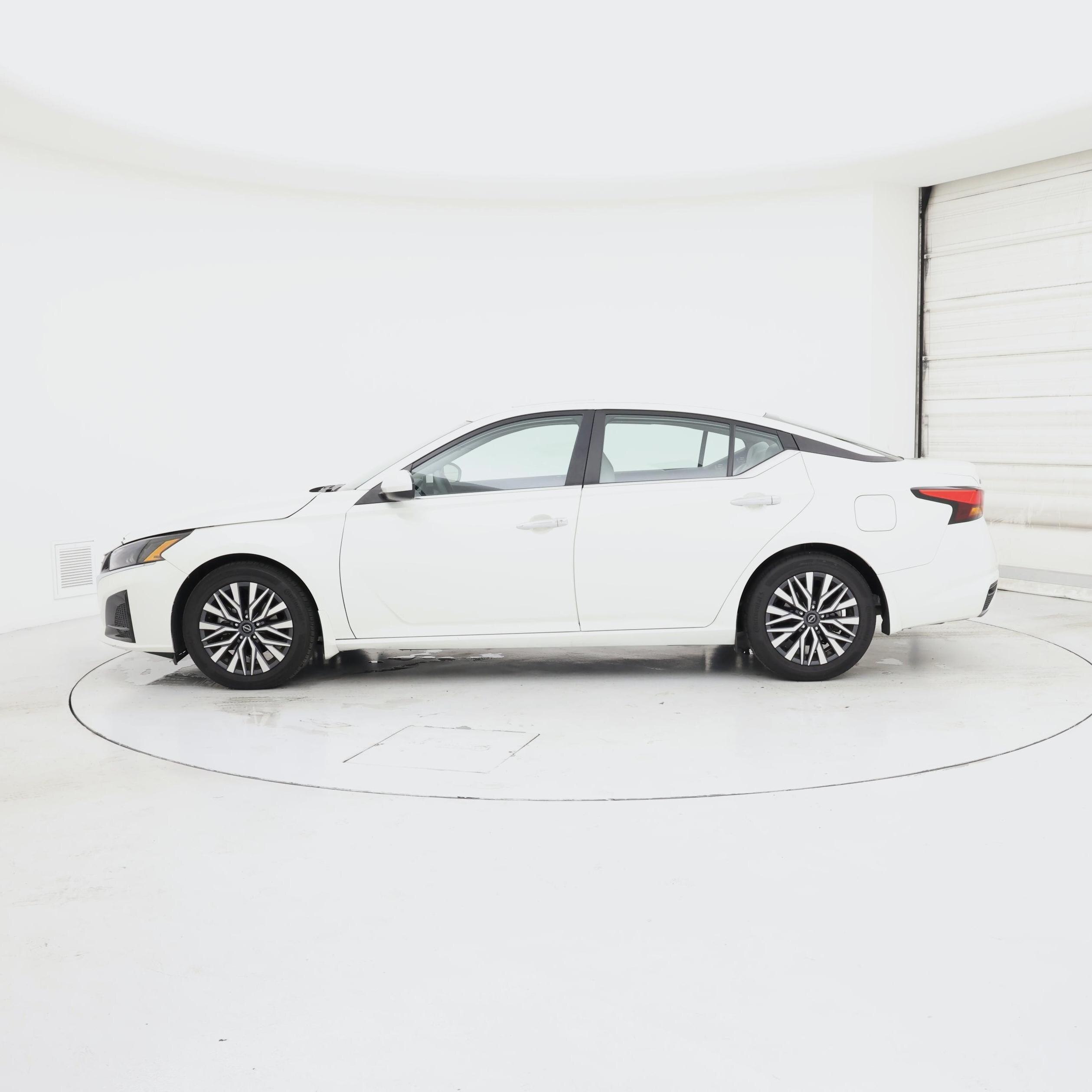 Thumbnail: 2023 Nissan Altima - 3