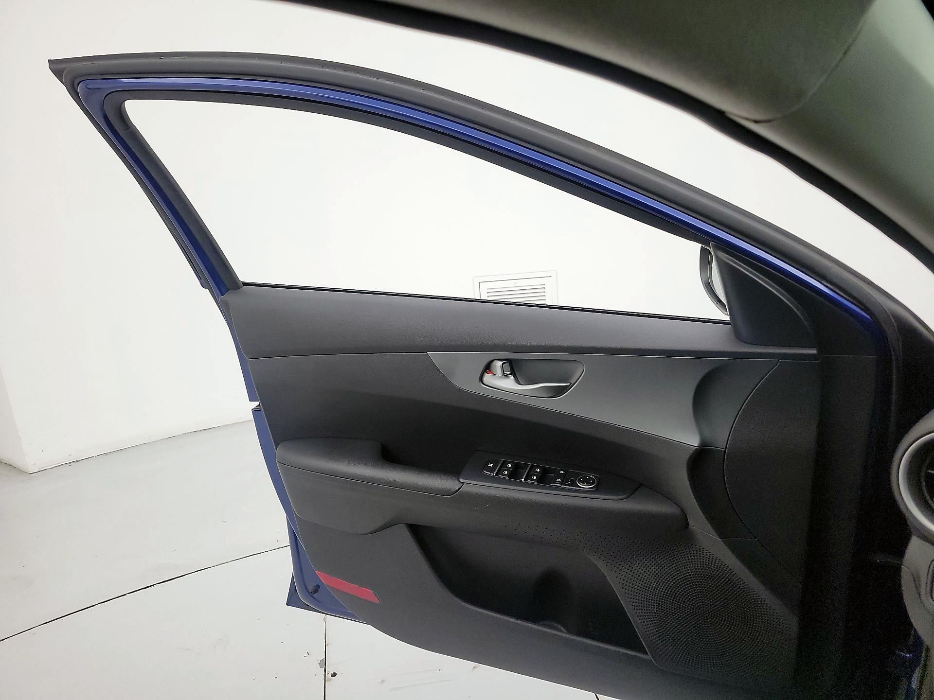 Thumbnail: 2021 Kia Forte - 12