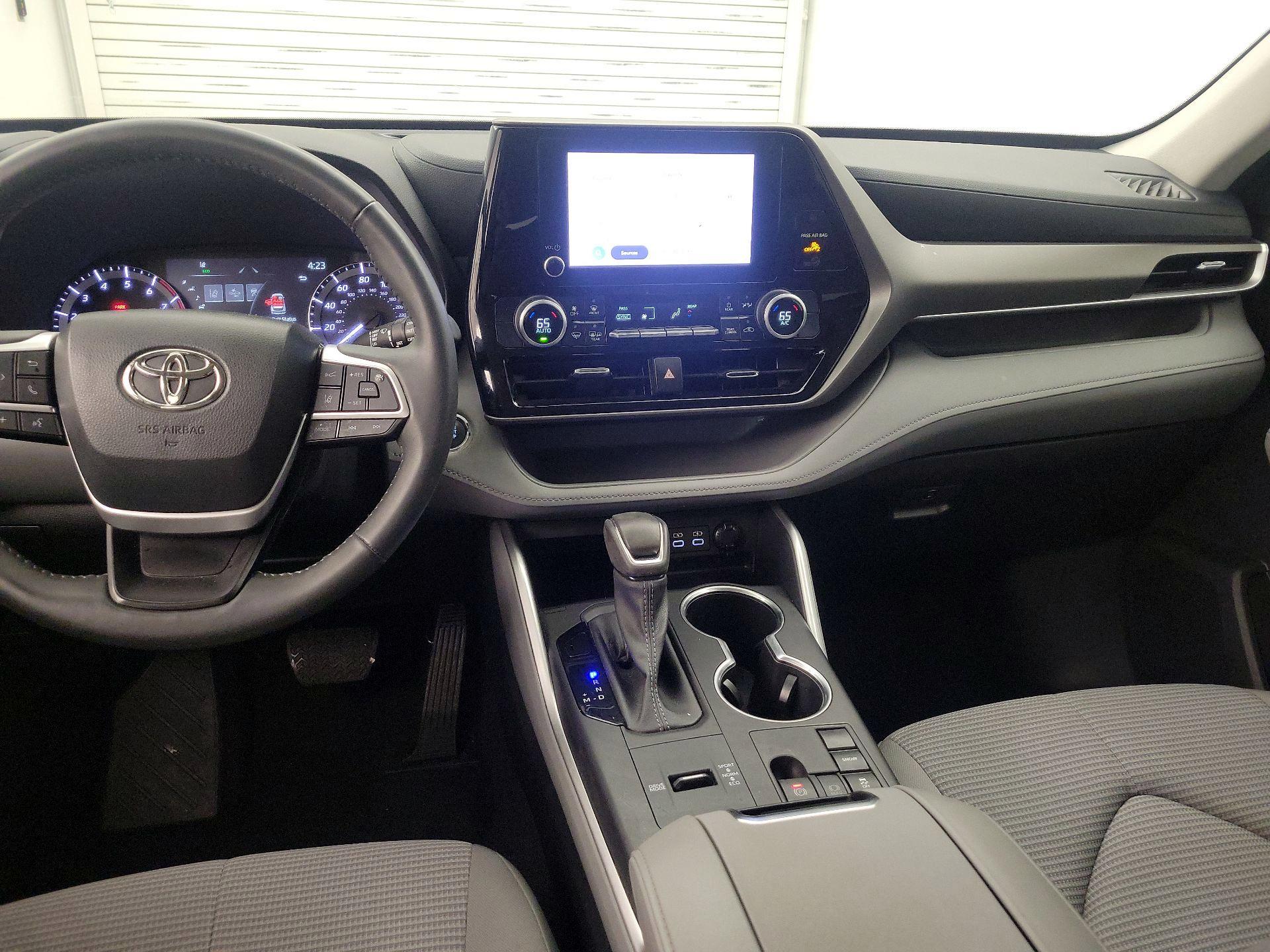 Thumbnail: 2023 Toyota Highlander - 9